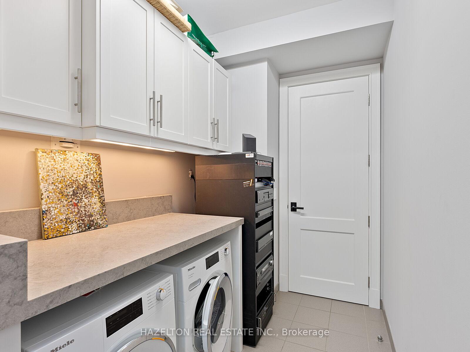 183 Wellington Street W 4006