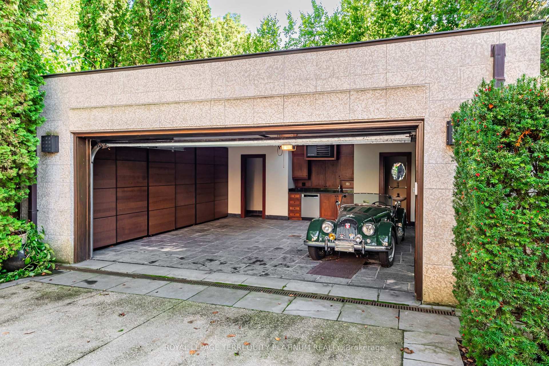 177 Roxborough Drive