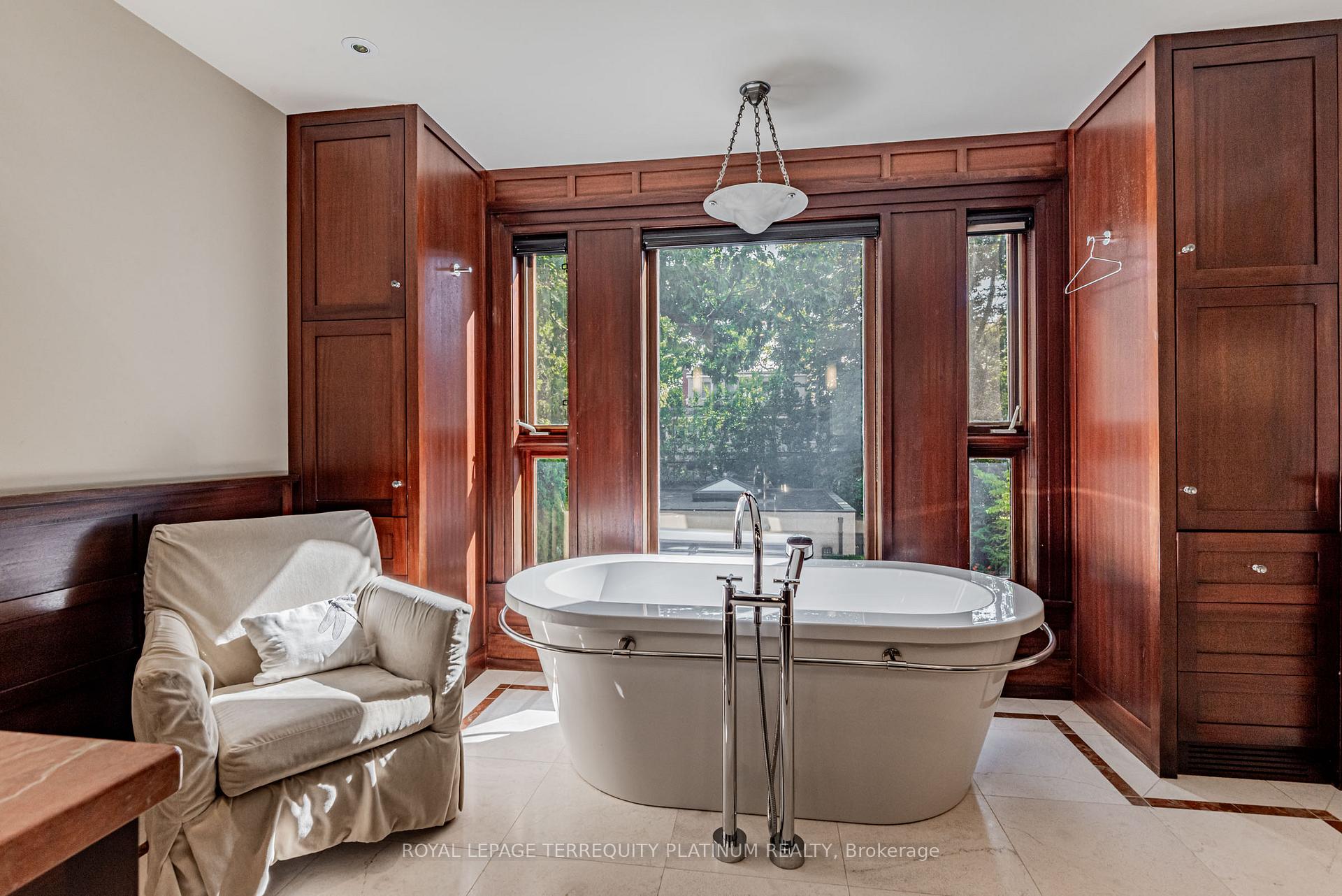 177 Roxborough Drive