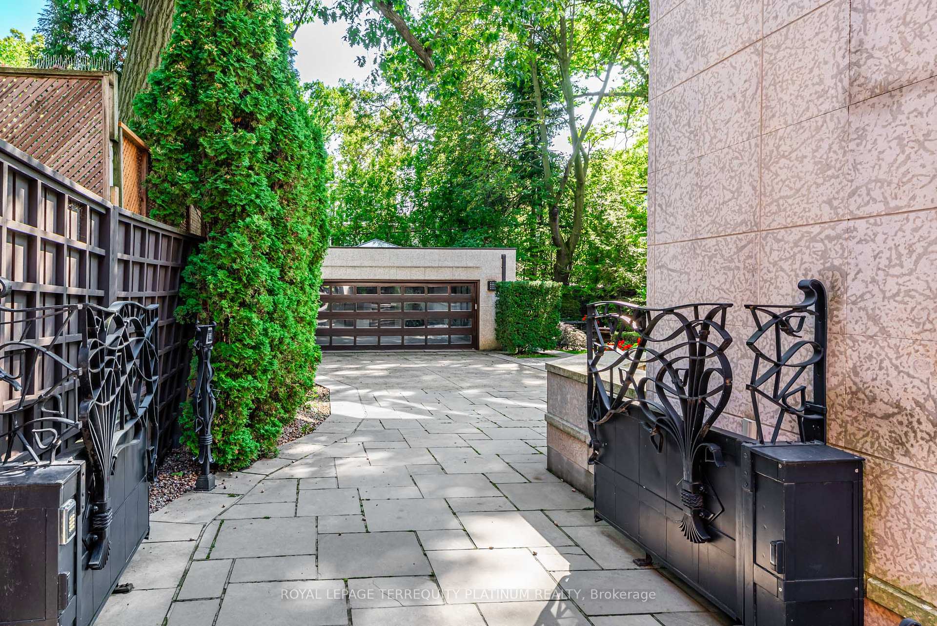 177 Roxborough Drive