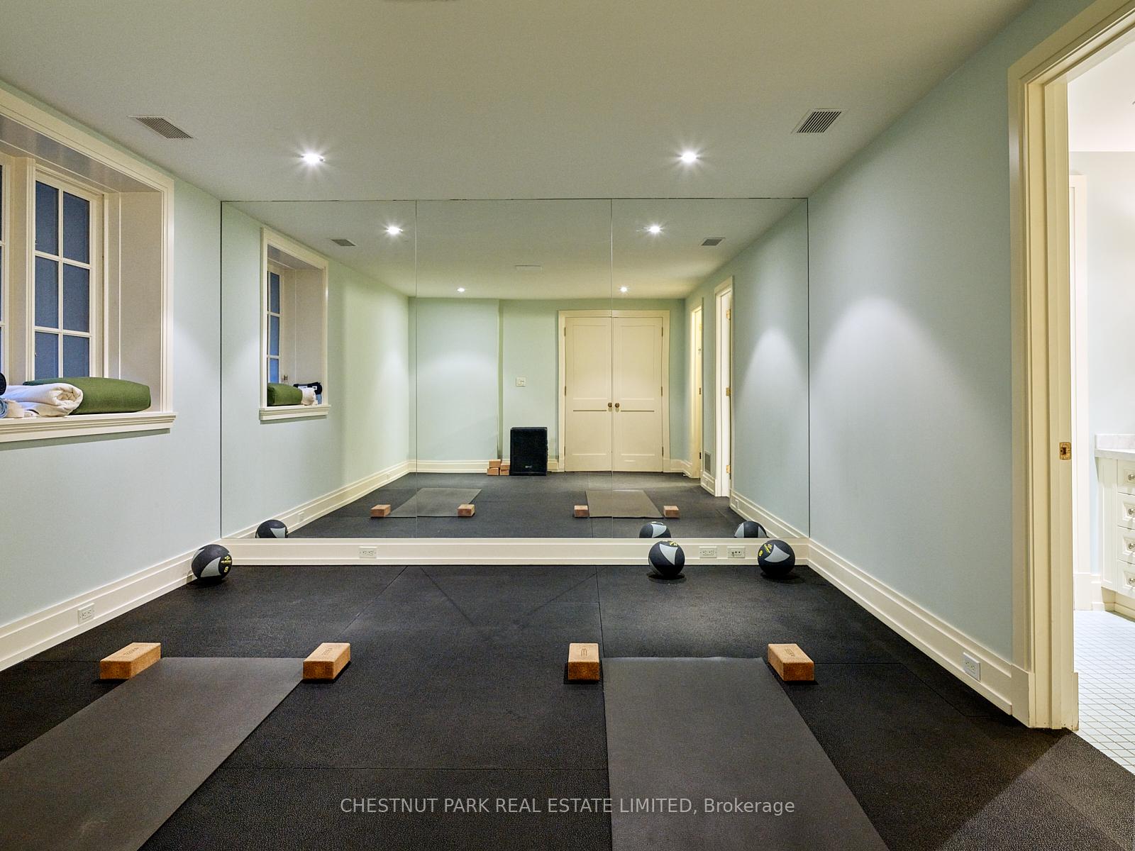 10 Shorncliffe Avenue