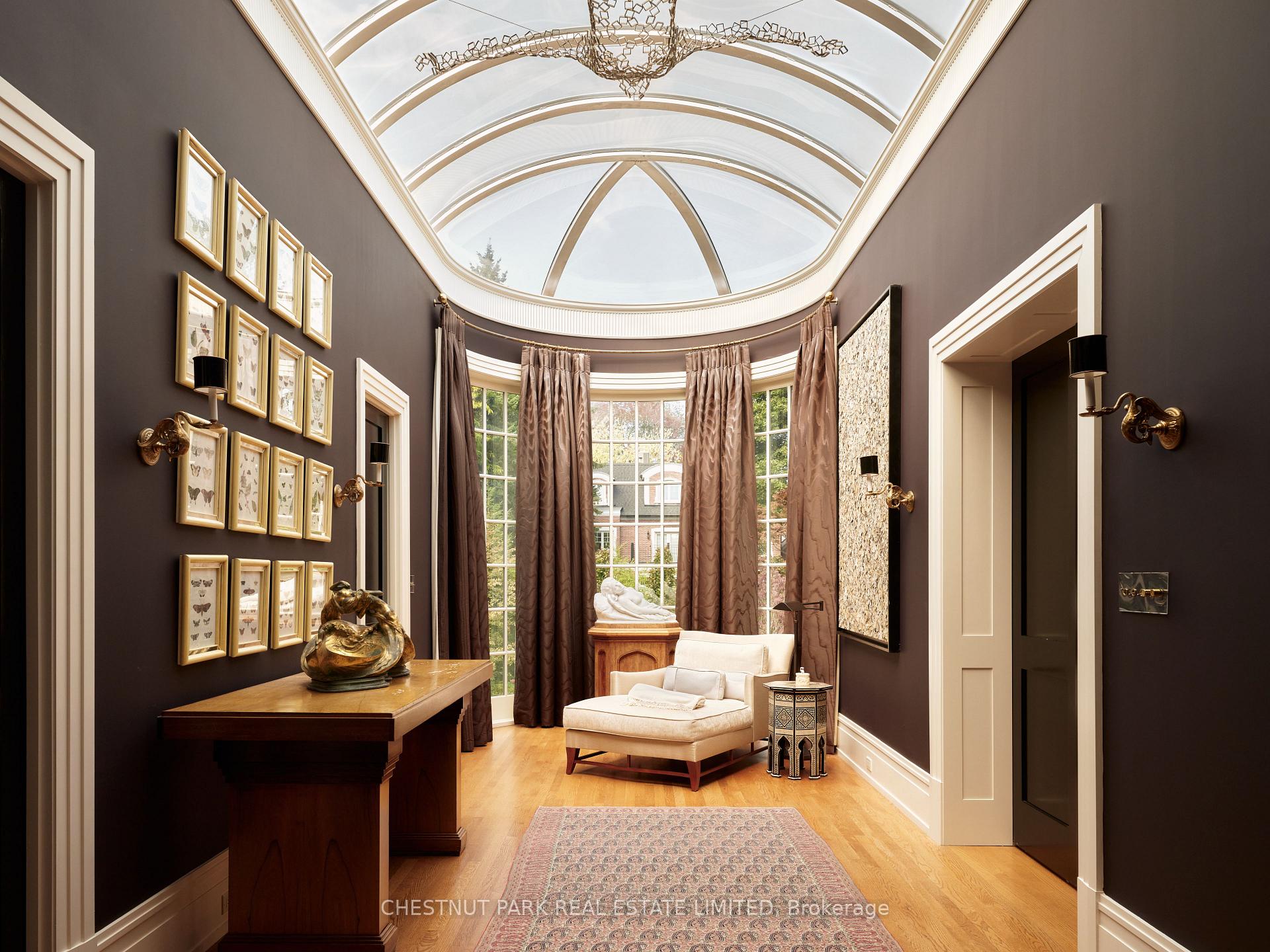 10 Shorncliffe Avenue