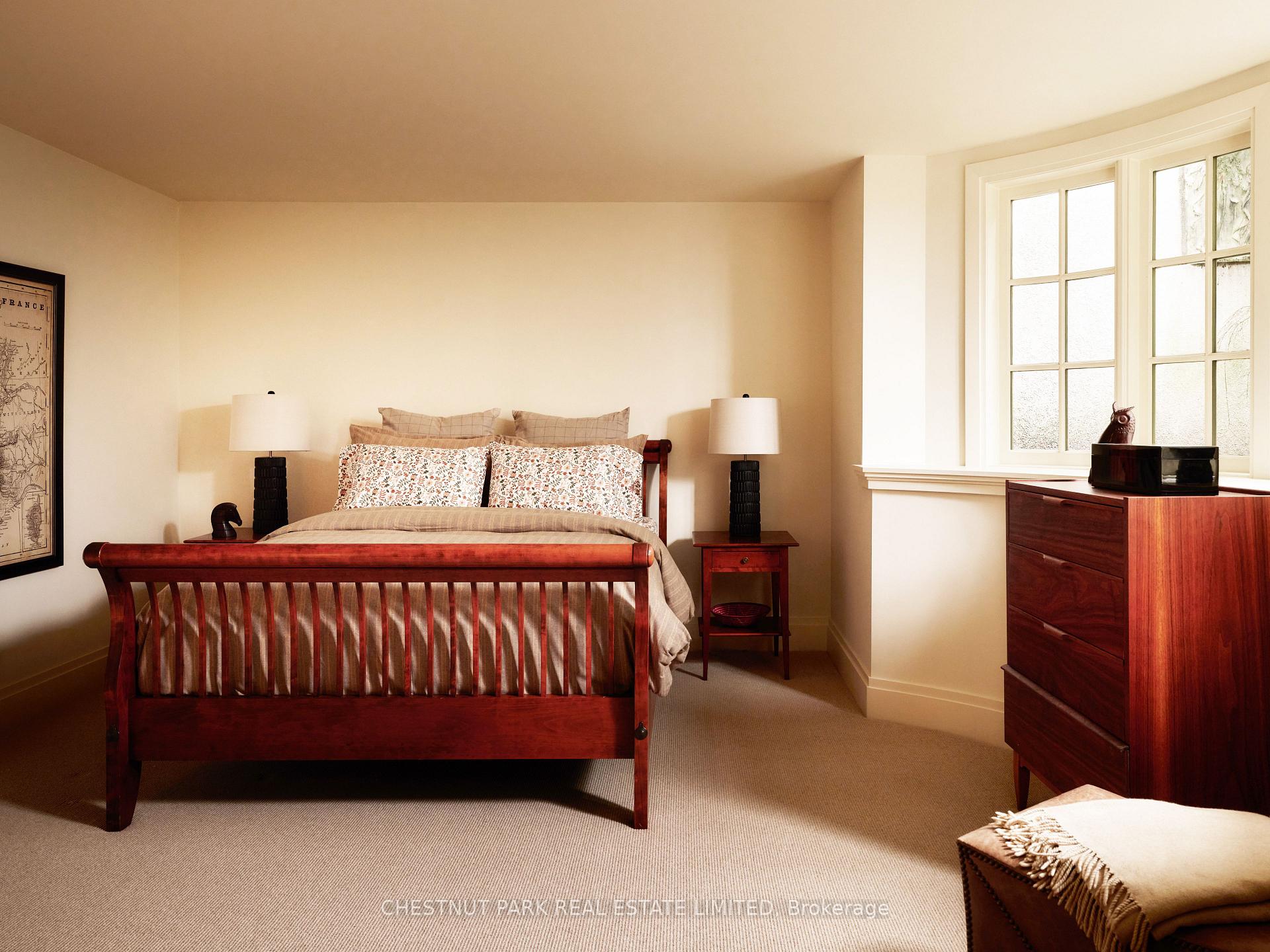 10 Shorncliffe Avenue