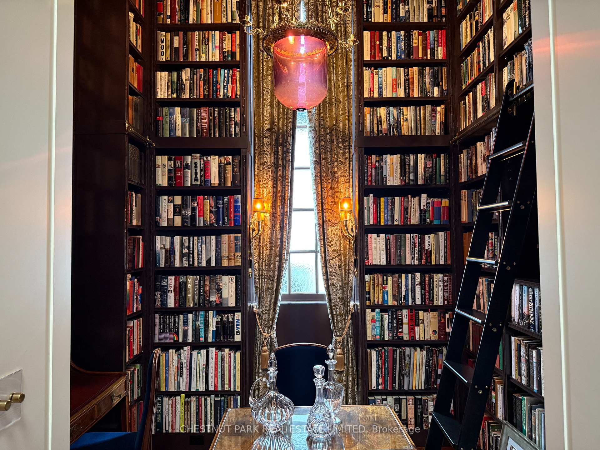 10 Shorncliffe Avenue