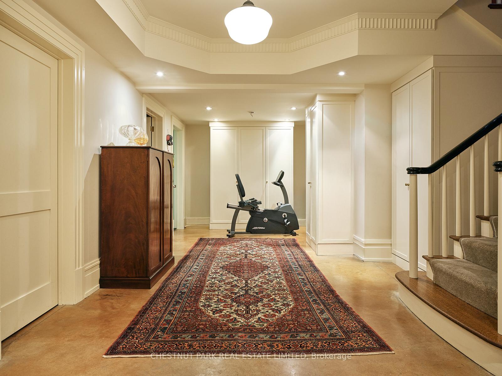 10 Shorncliffe Avenue