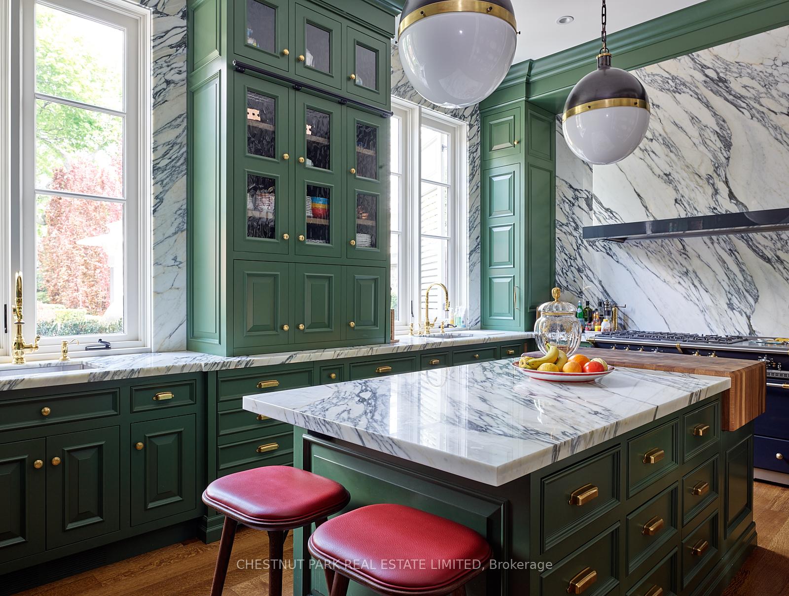 10 Shorncliffe Avenue