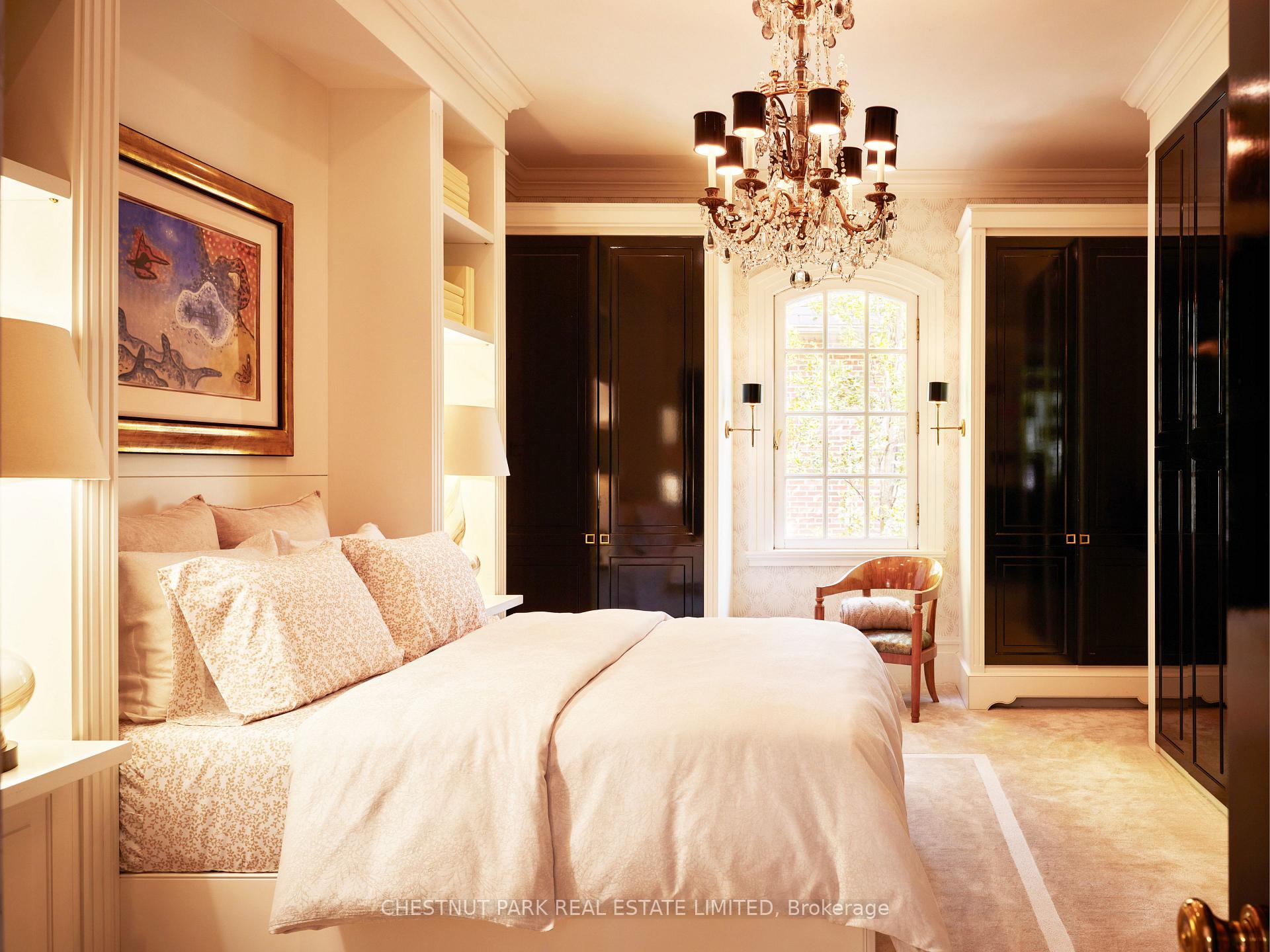 10 Shorncliffe Avenue