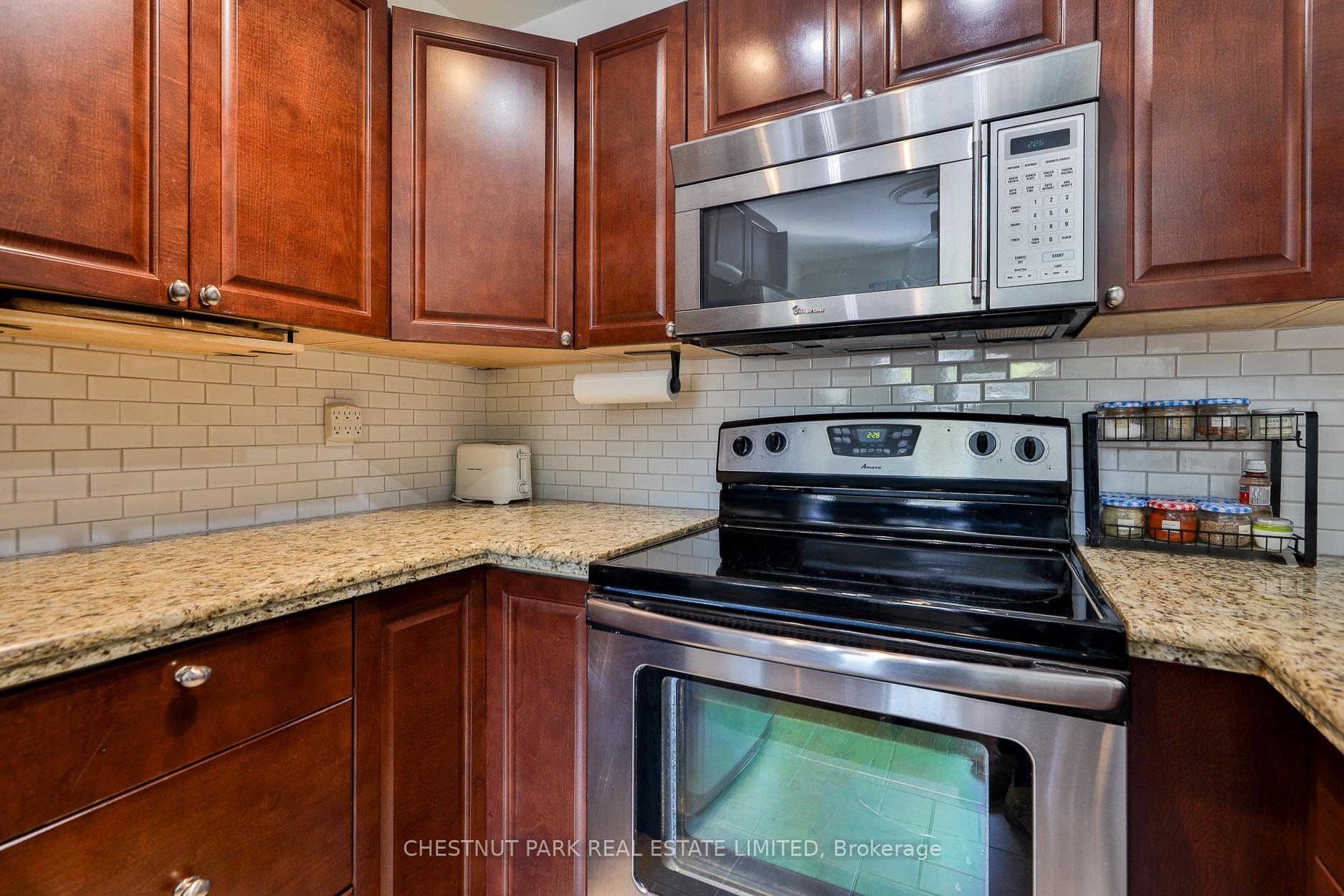 1648 Bathurst Street 5