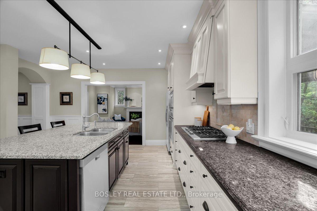 3 Shorncliffe Avenue, Toronto