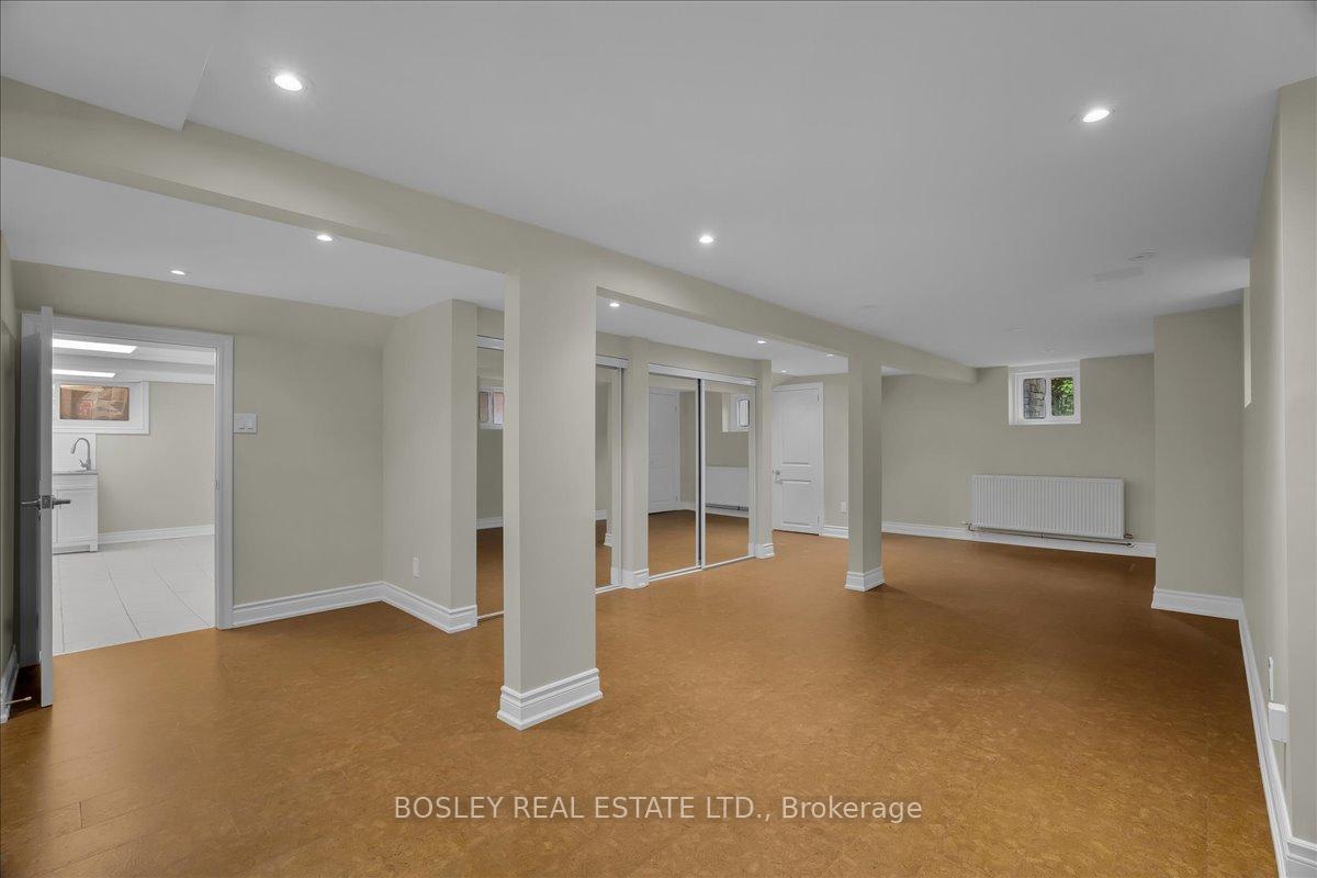 3 Shorncliffe Avenue, Toronto