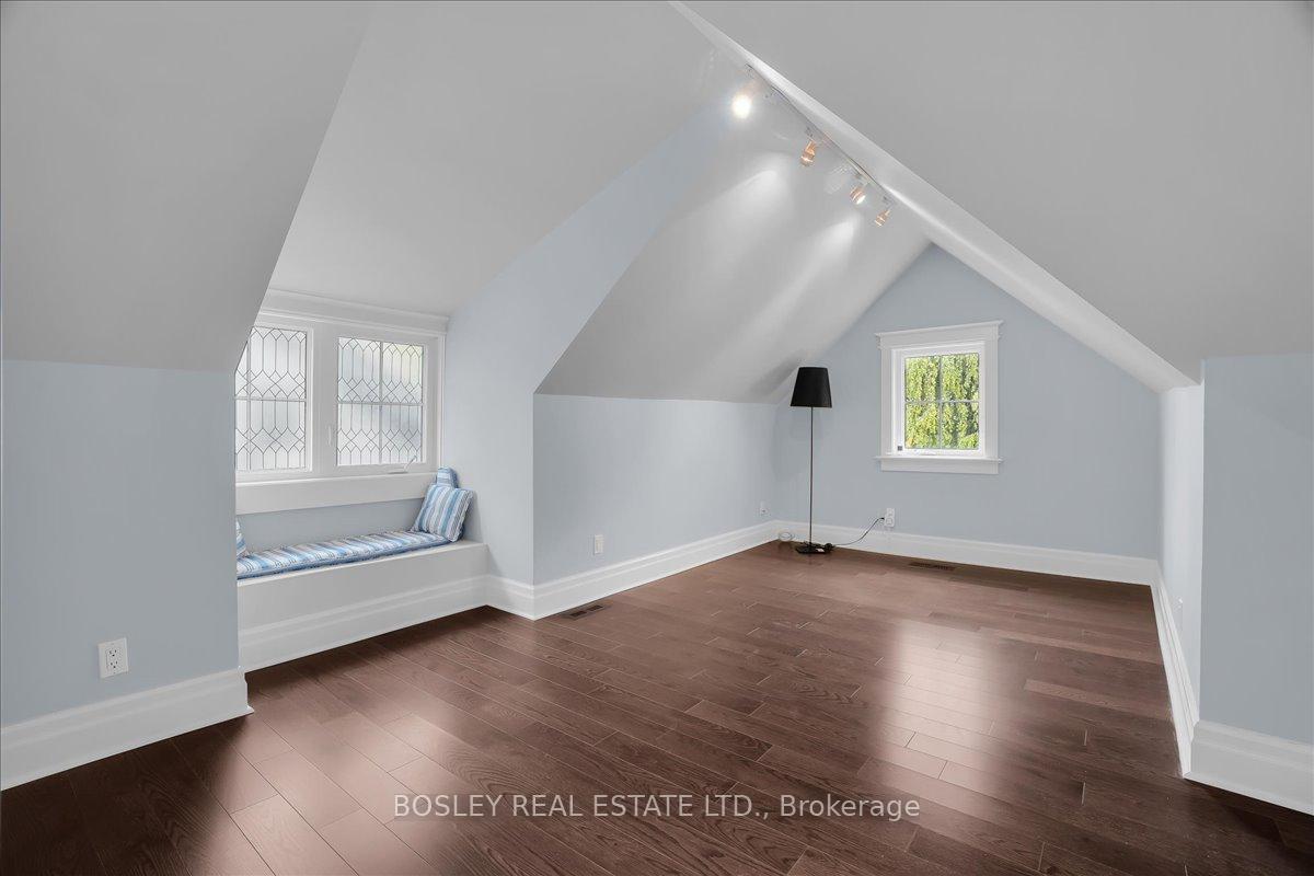 3 Shorncliffe Avenue, Toronto