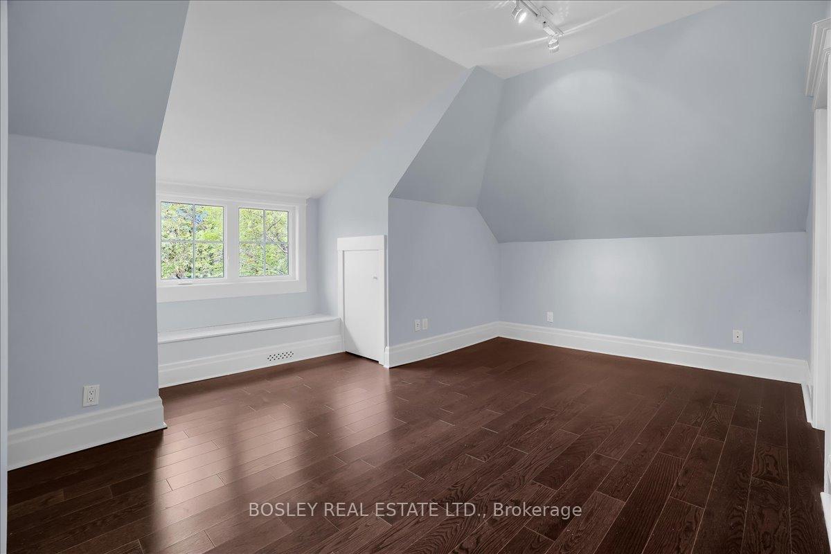 3 Shorncliffe Avenue, Toronto
