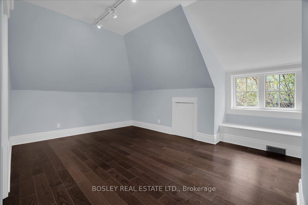 3 Shorncliffe Avenue, Toronto