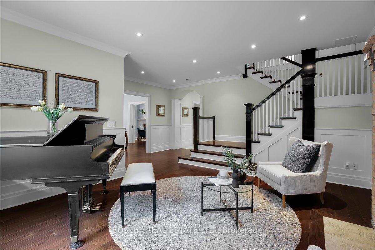 3 Shorncliffe Avenue, Toronto