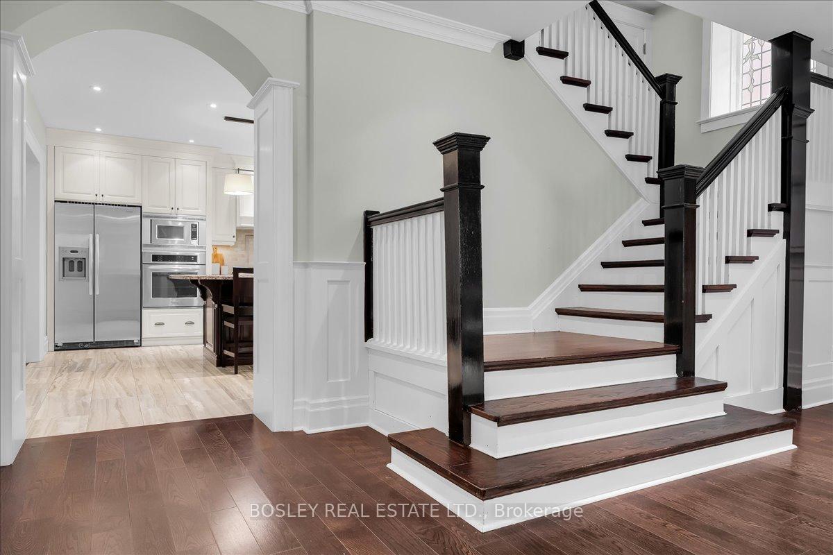 3 Shorncliffe Avenue, Toronto