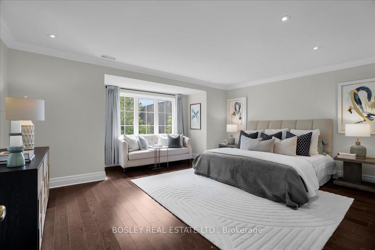 3 Shorncliffe Avenue, Toronto