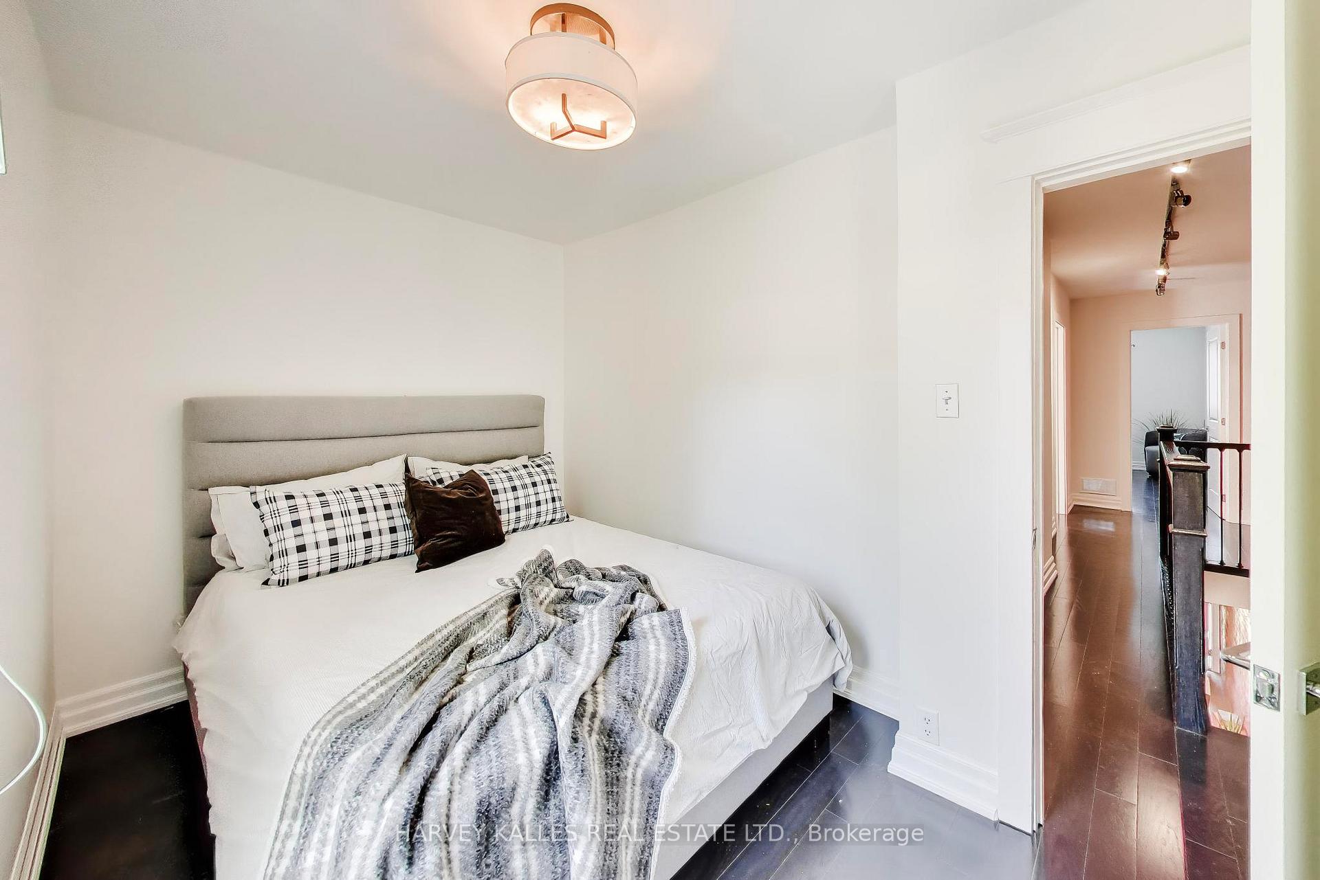 318 Sumach Street, Toronto