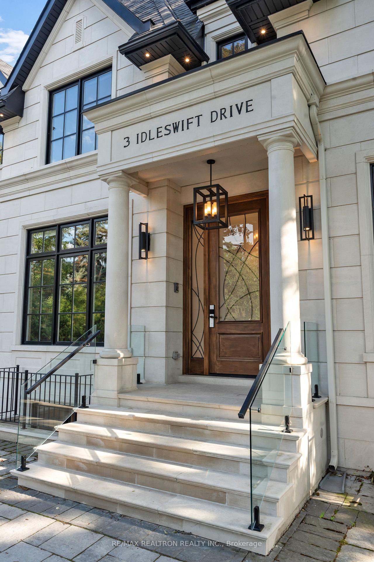 3 Idleswift Drive