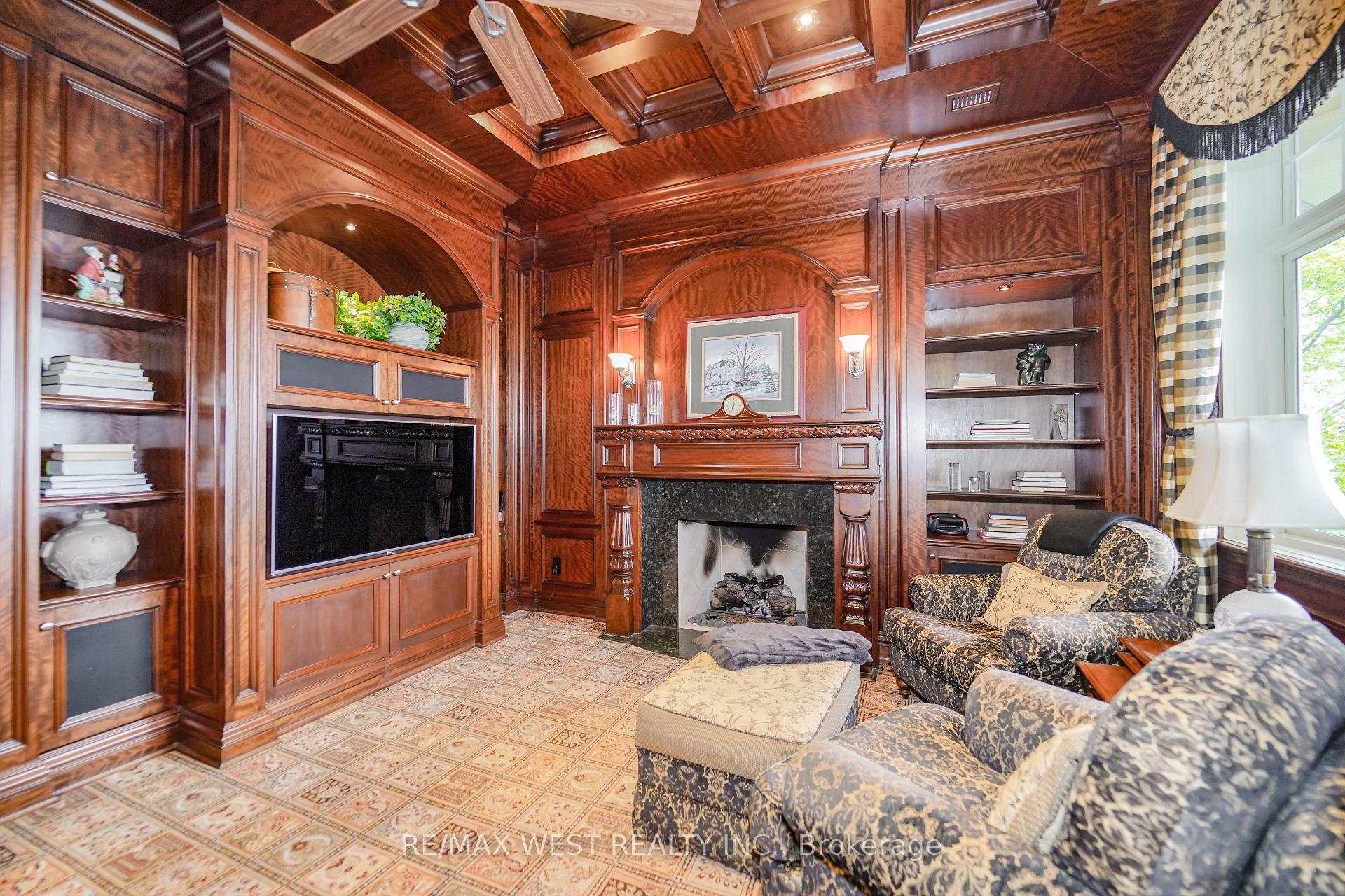 872 WHITTIER Crescent