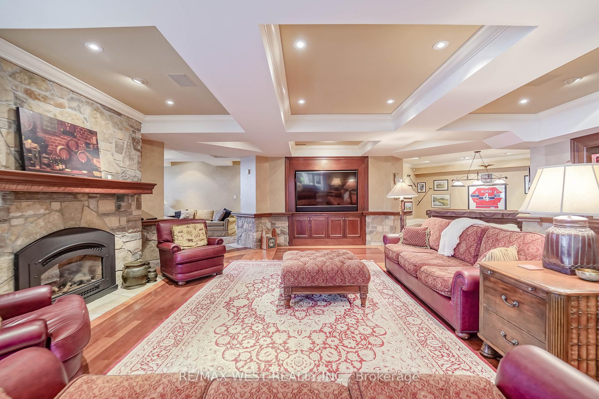 872 WHITTIER Crescent