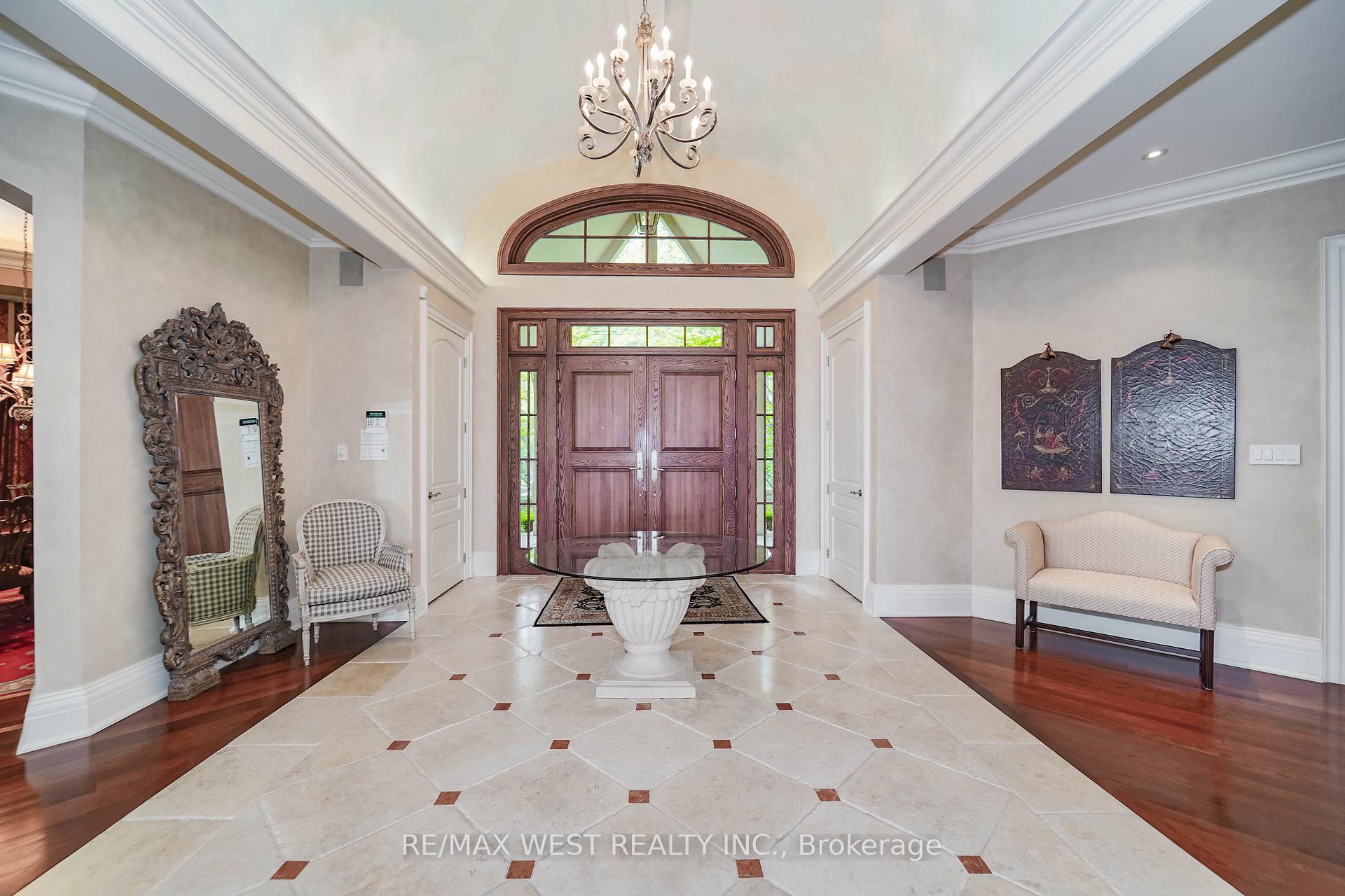 872 WHITTIER Crescent