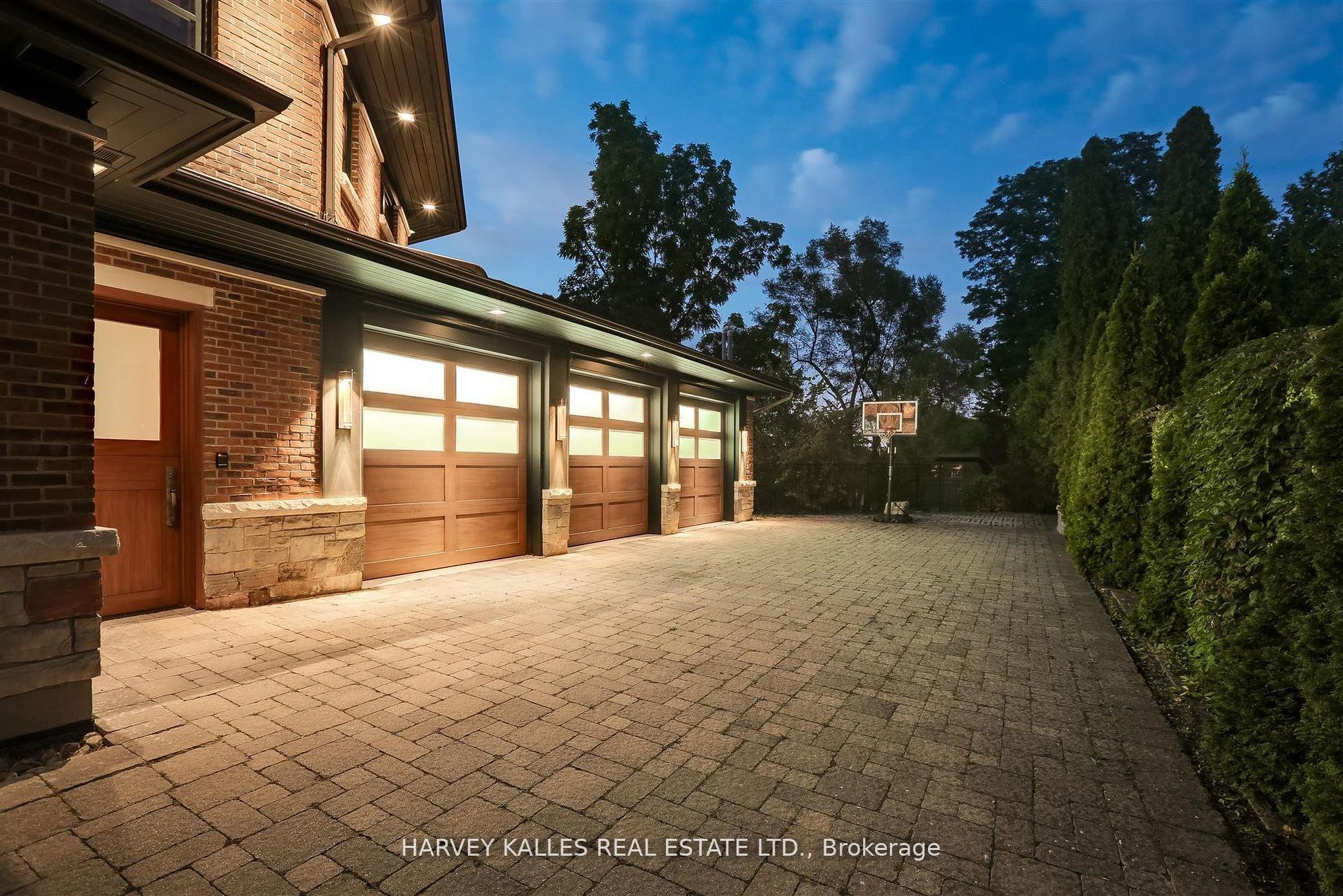 89 Kingsway Crescent, Toronto W08