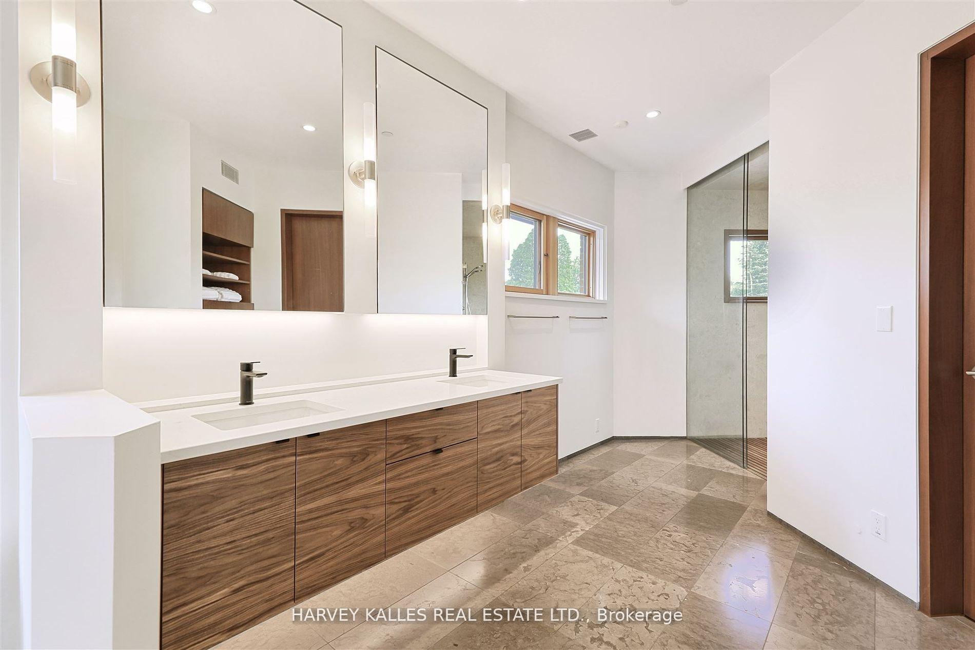89 Kingsway Crescent, Toronto W08