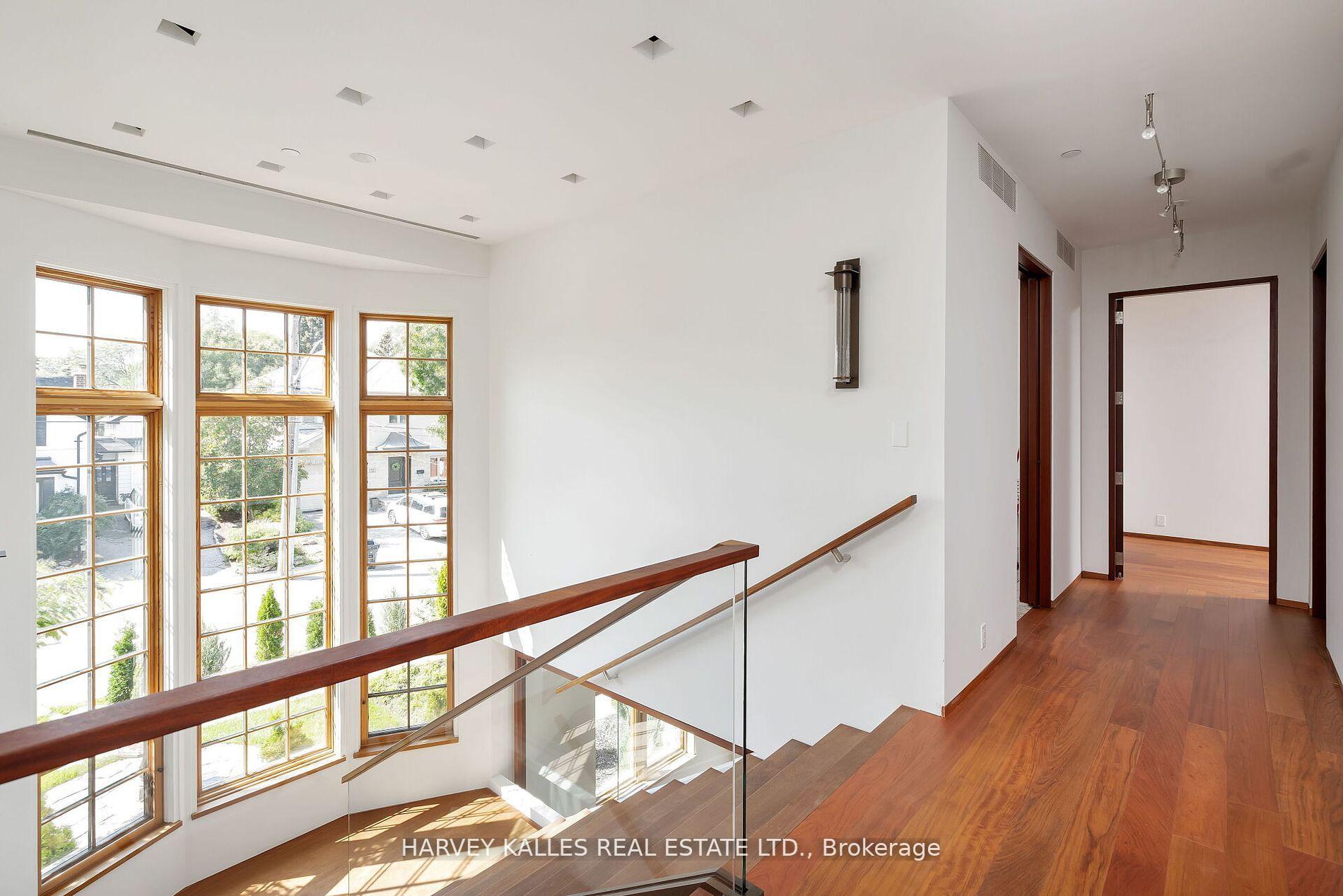 89 Kingsway Crescent, Toronto W08