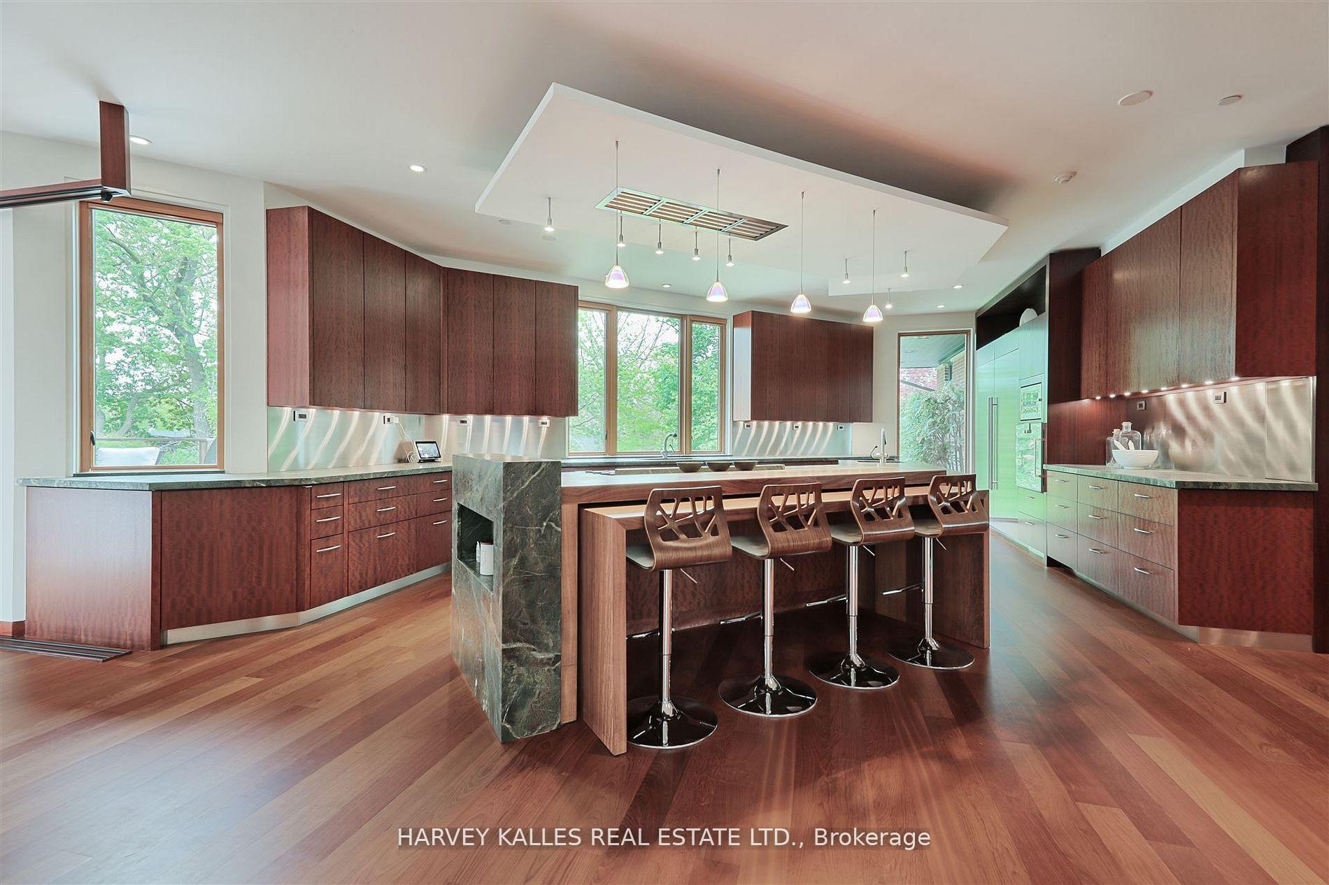 89 Kingsway Crescent, Toronto W08