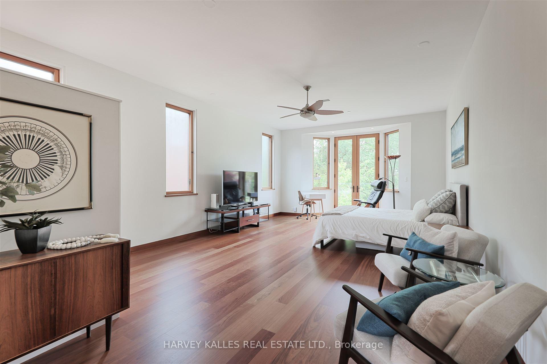 89 Kingsway Crescent, Toronto W08