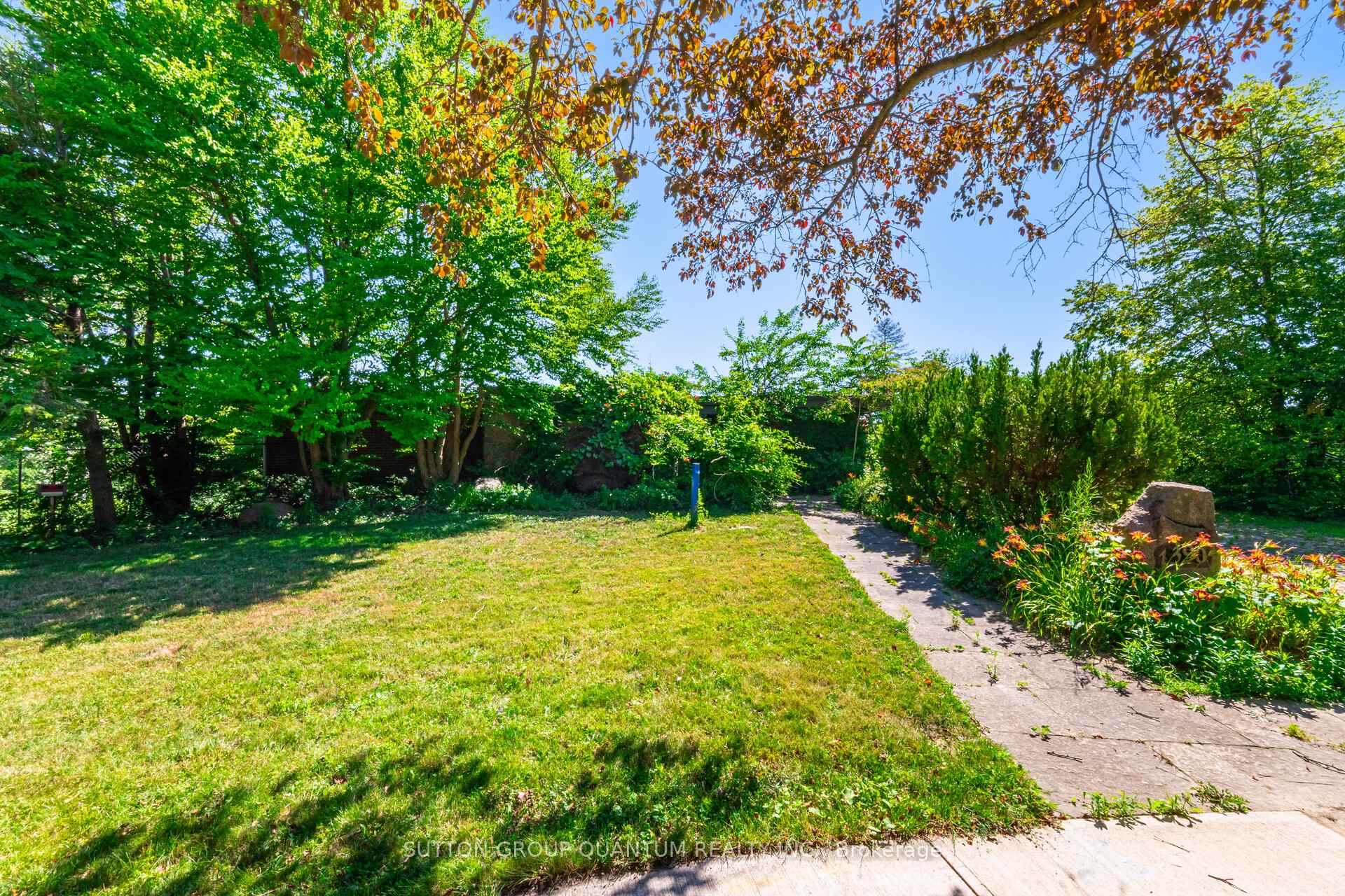 1390 Captain Court