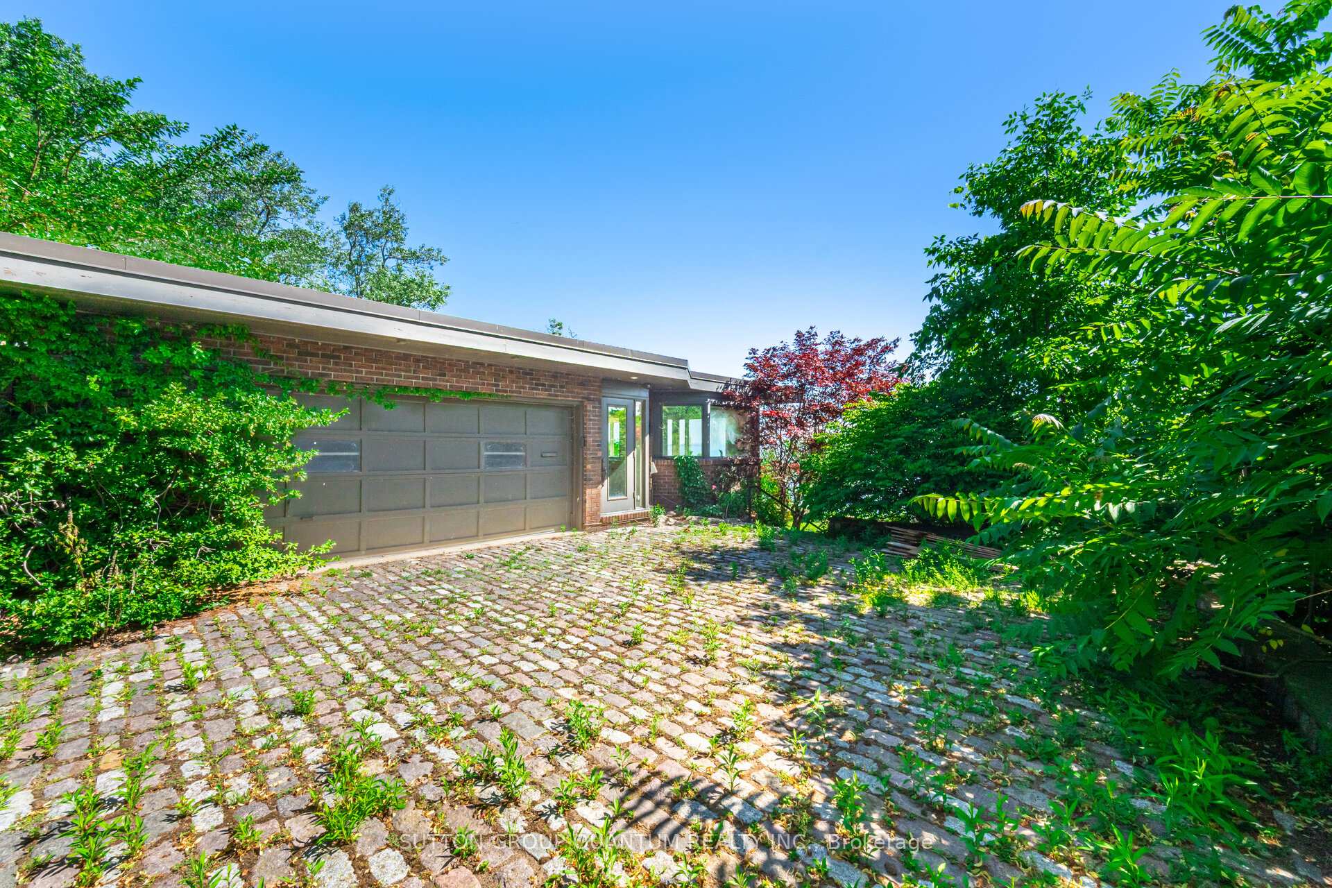 1390 Captain Court