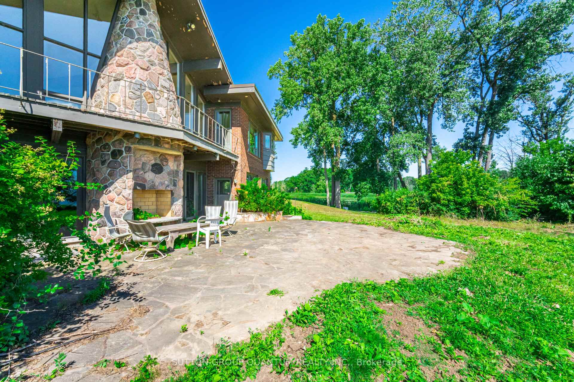 1390 Captain Court
