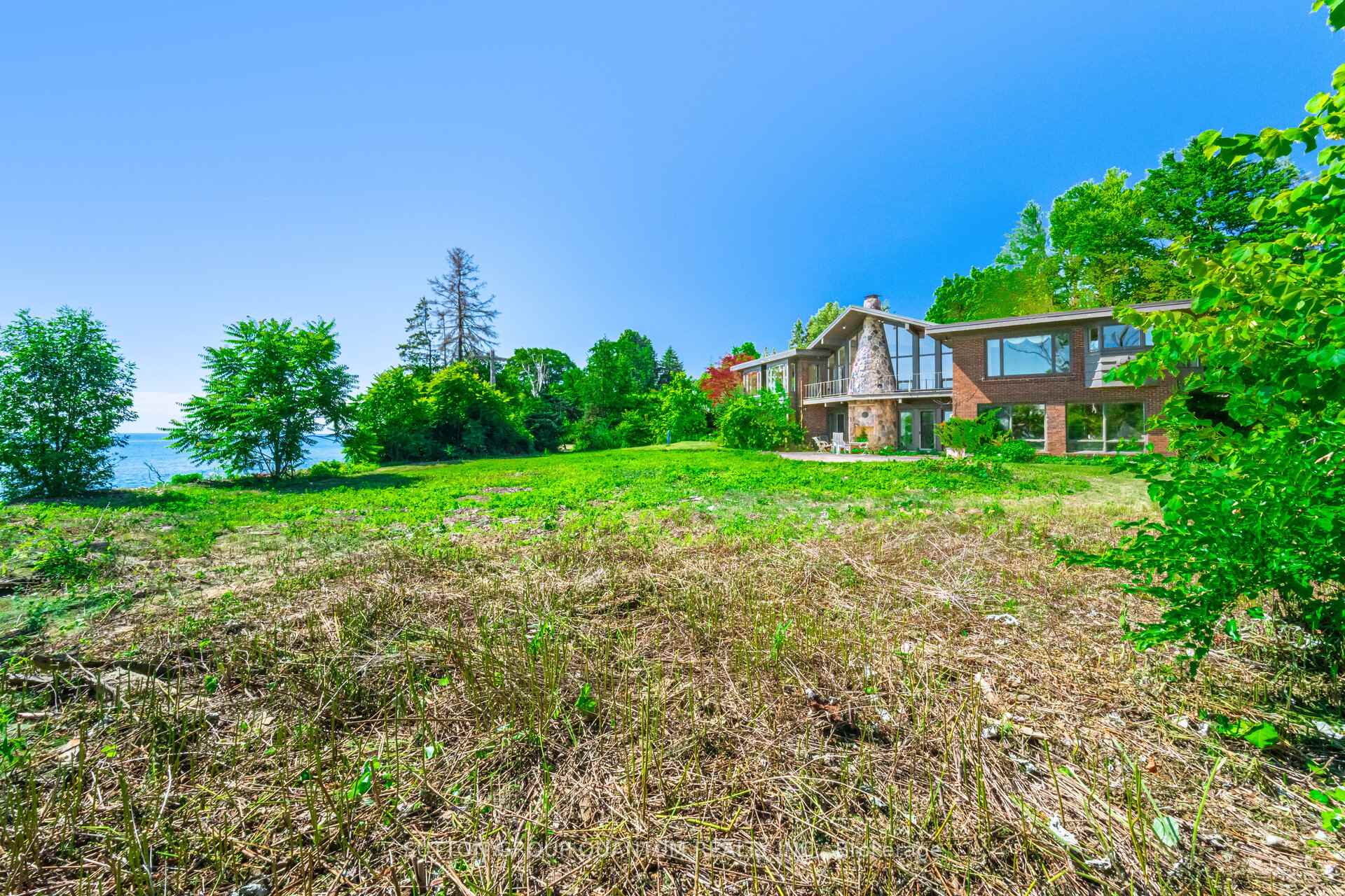 1390 Captain Court