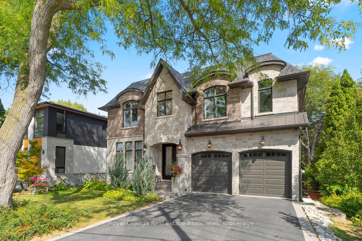 1285 Mineola Gardens