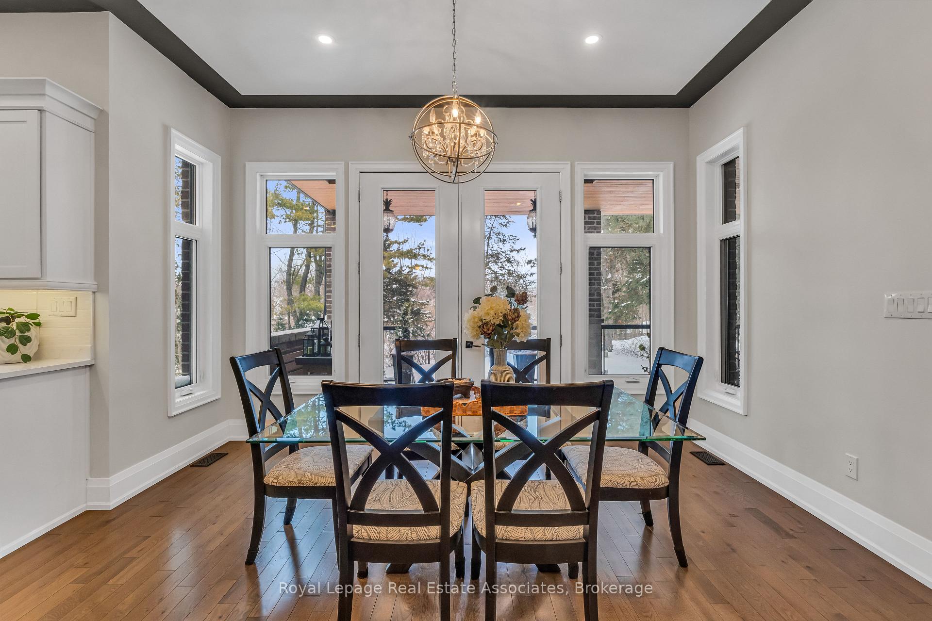 1285 Mineola Gardens