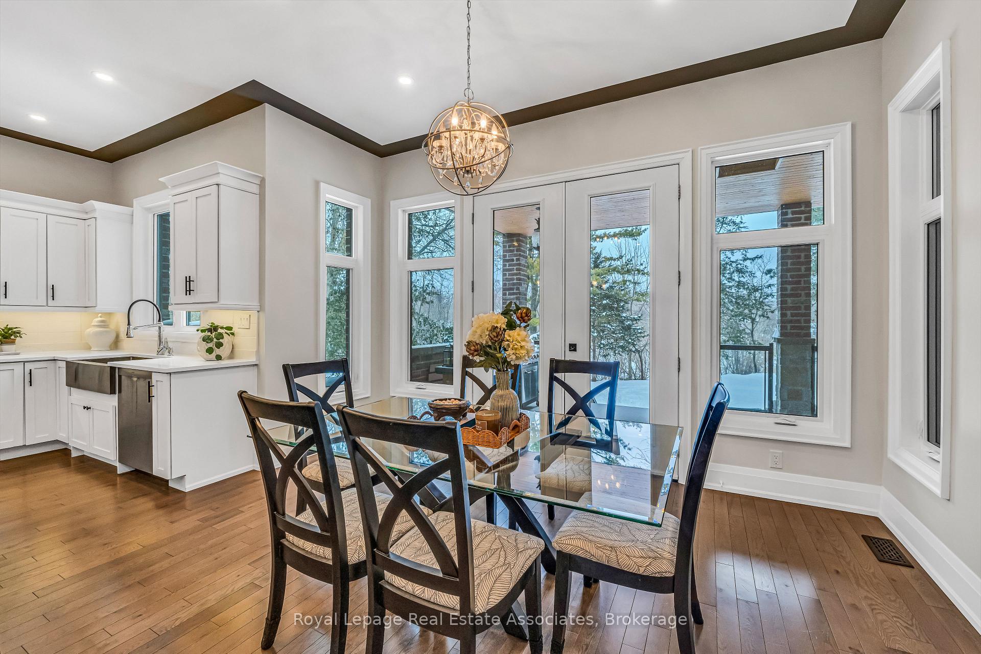 1285 Mineola Gardens