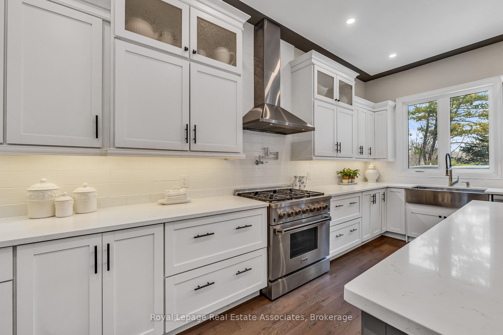 1285 Mineola Gardens