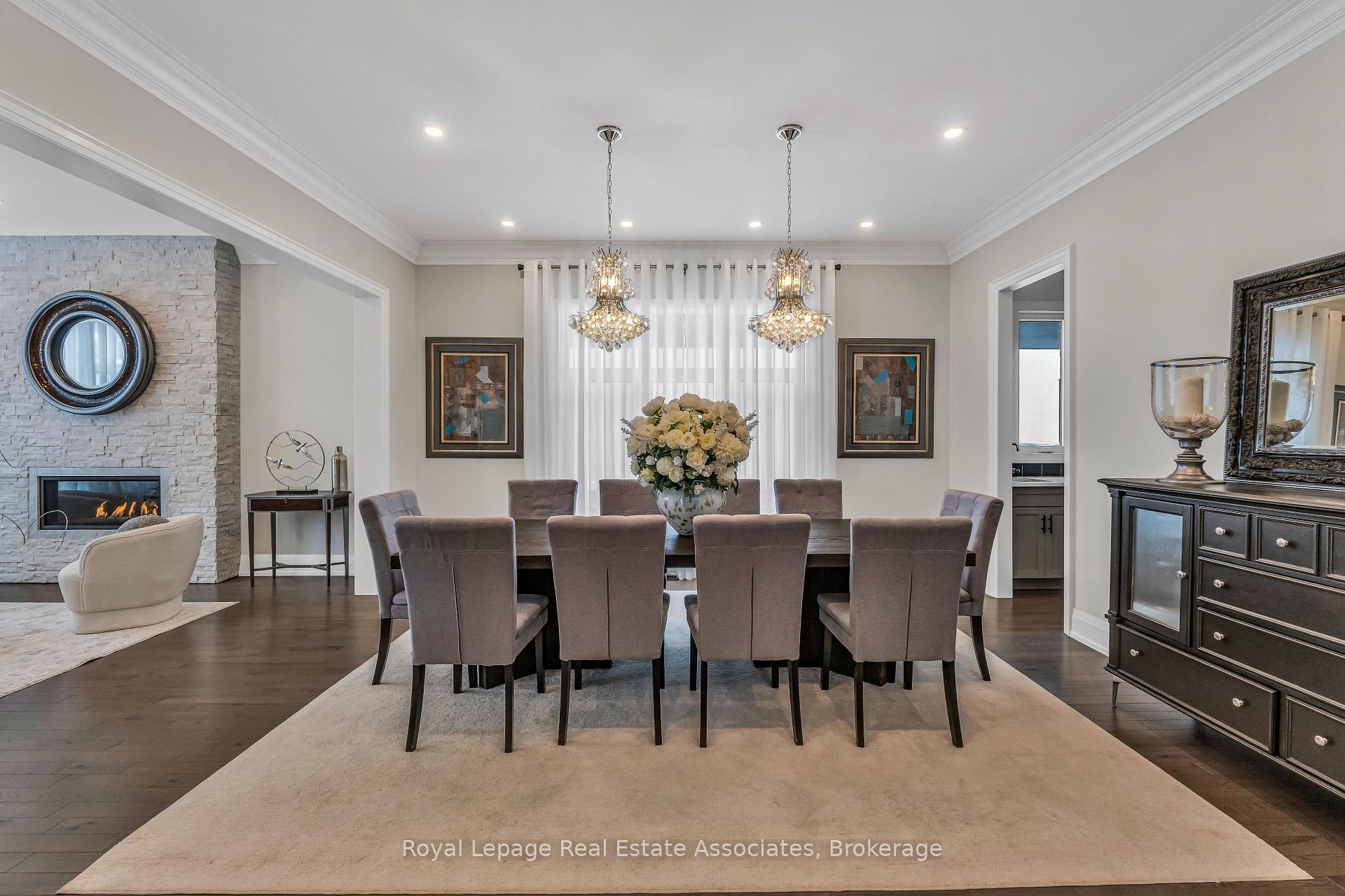 1285 Mineola Gardens