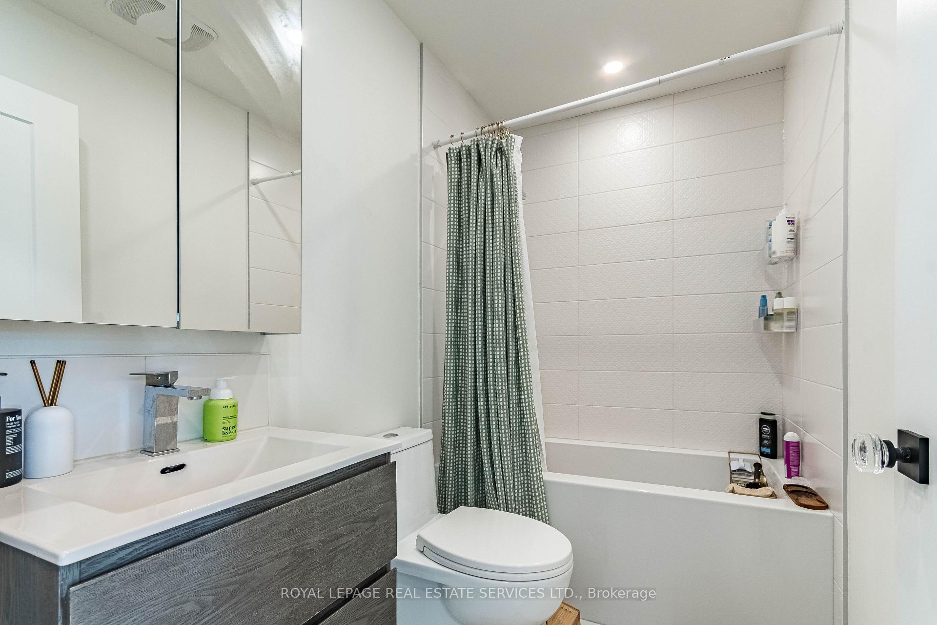 238 Garden Avenue, Toronto