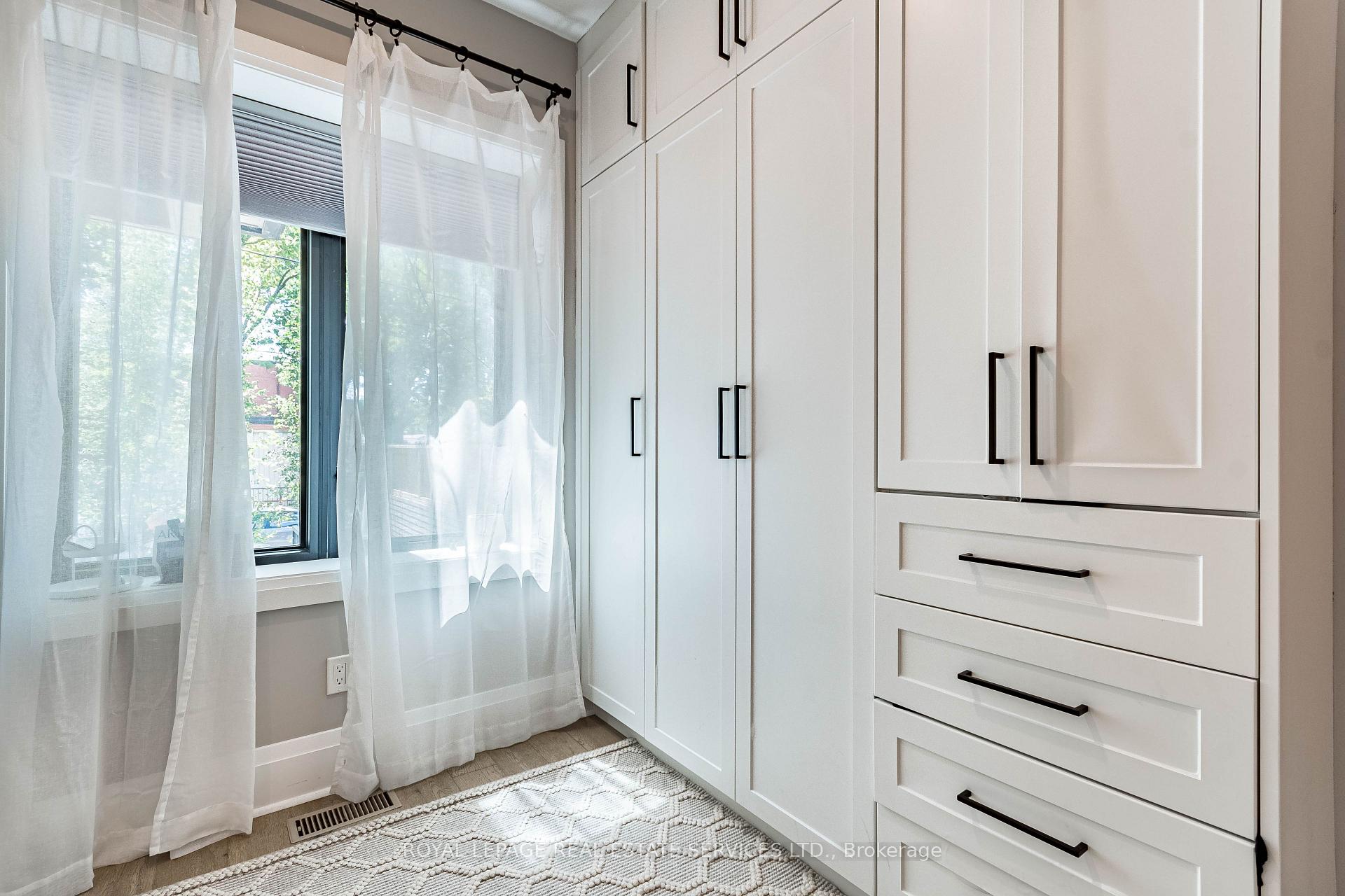 238 Garden Avenue, Toronto