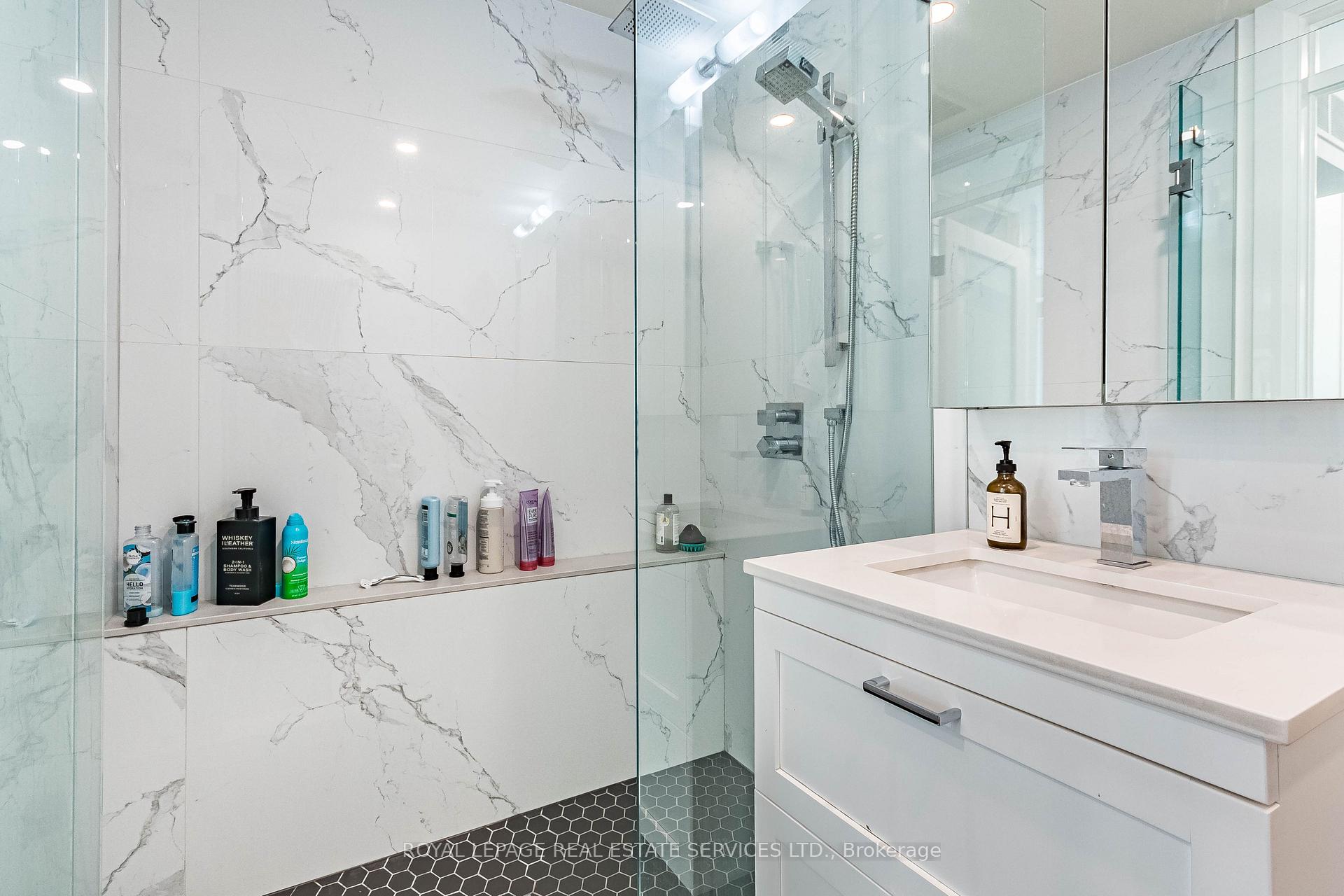 238 Garden Avenue, Toronto
