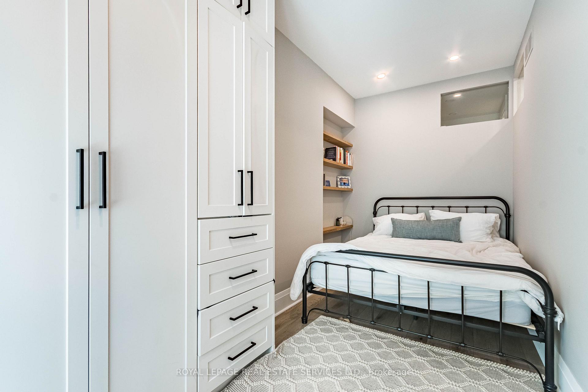 238 Garden Avenue, Toronto