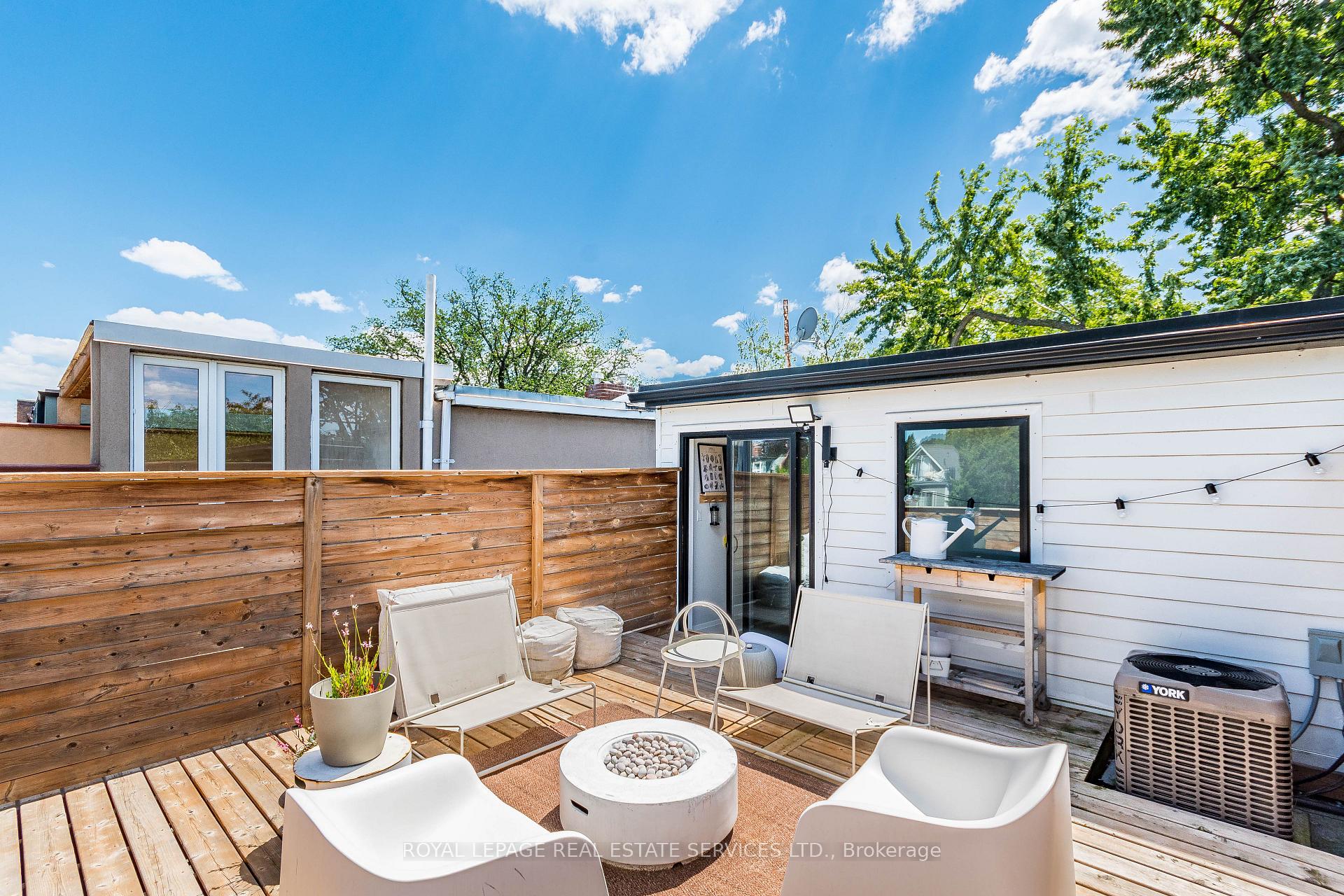 238 Garden Avenue, Toronto