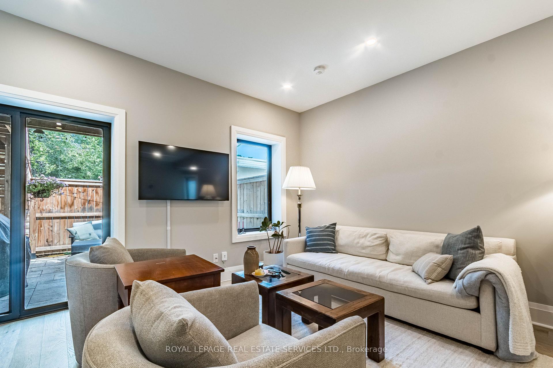 238 Garden Avenue, Toronto