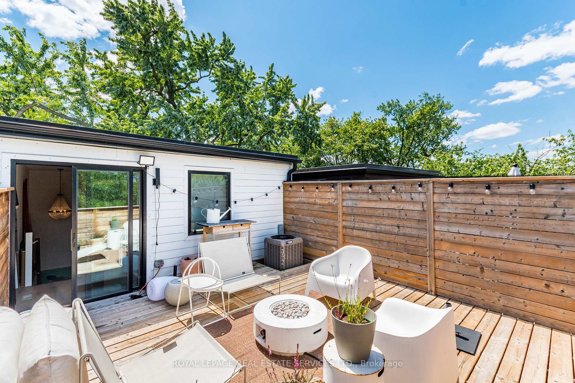 238 Garden Avenue, Toronto