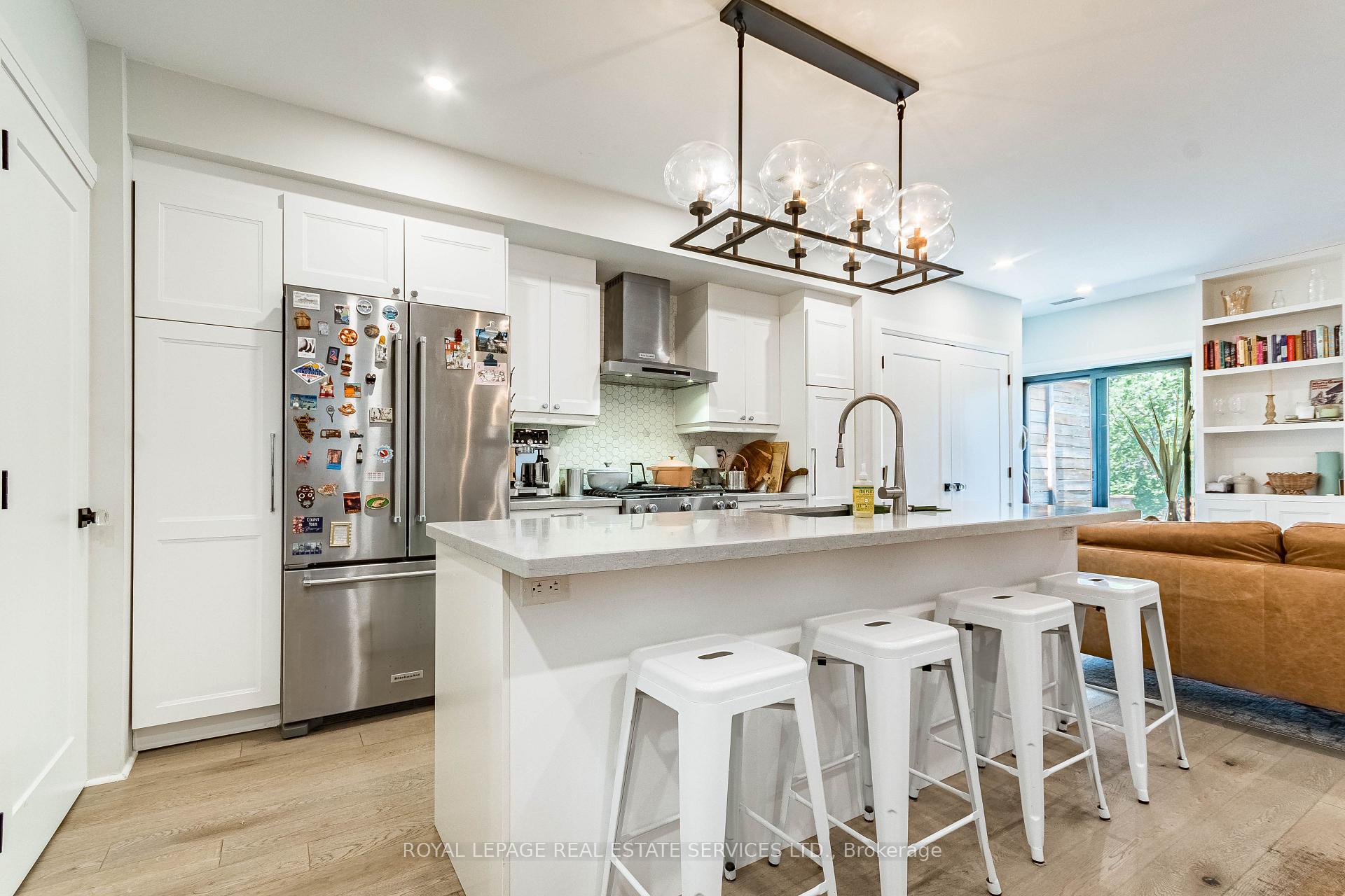 238 Garden Avenue, Toronto