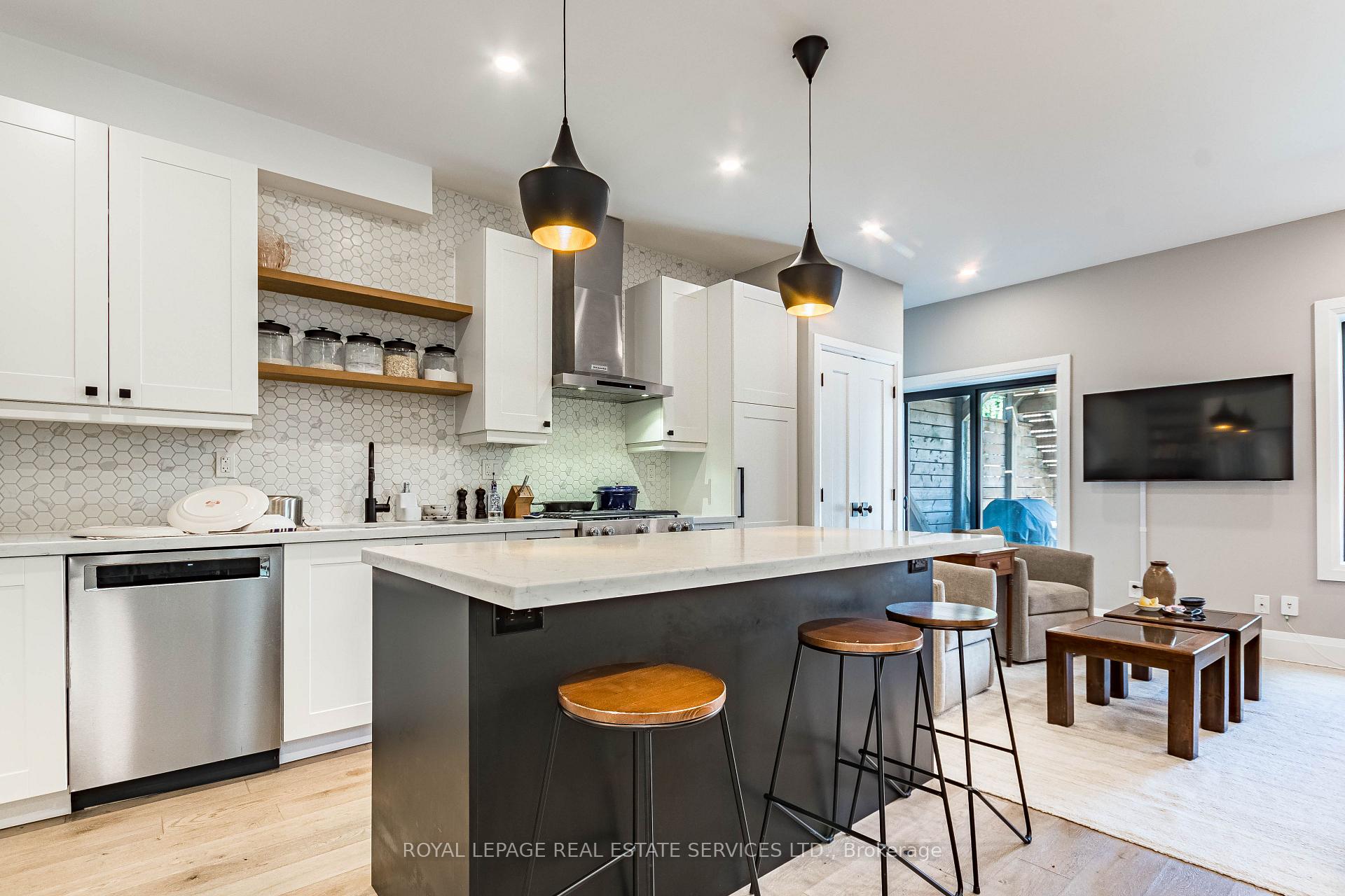 238 Garden Avenue, Toronto