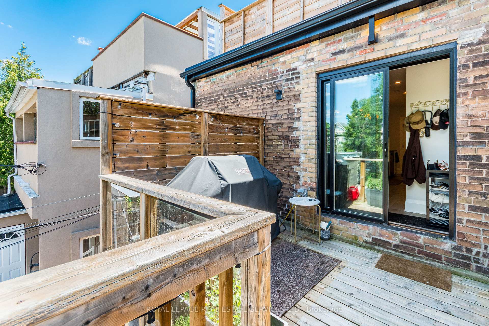 238 Garden Avenue, Toronto
