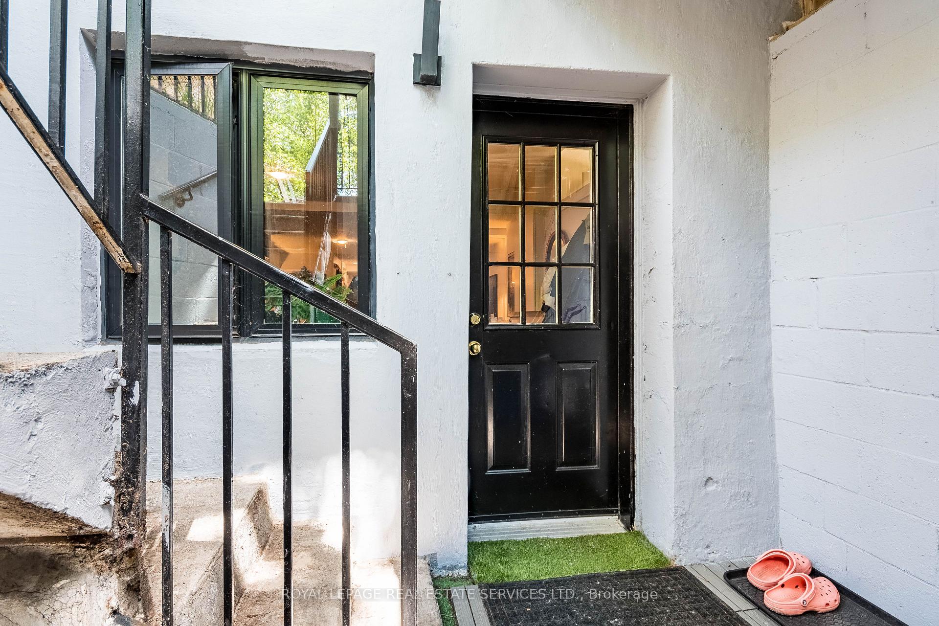 238 Garden Avenue, Toronto